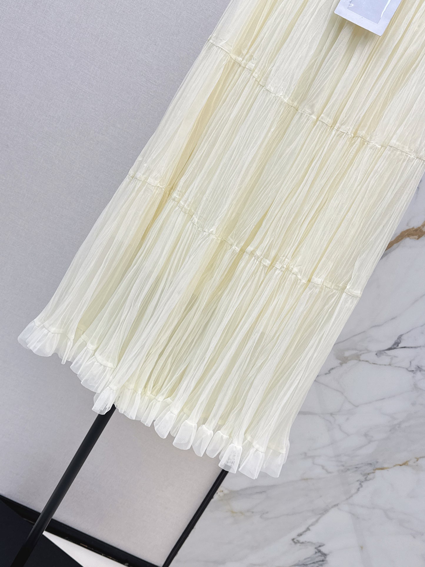 26SS New Arrival Diamond Pattern Pleated Mesh Skirt with Large Hem