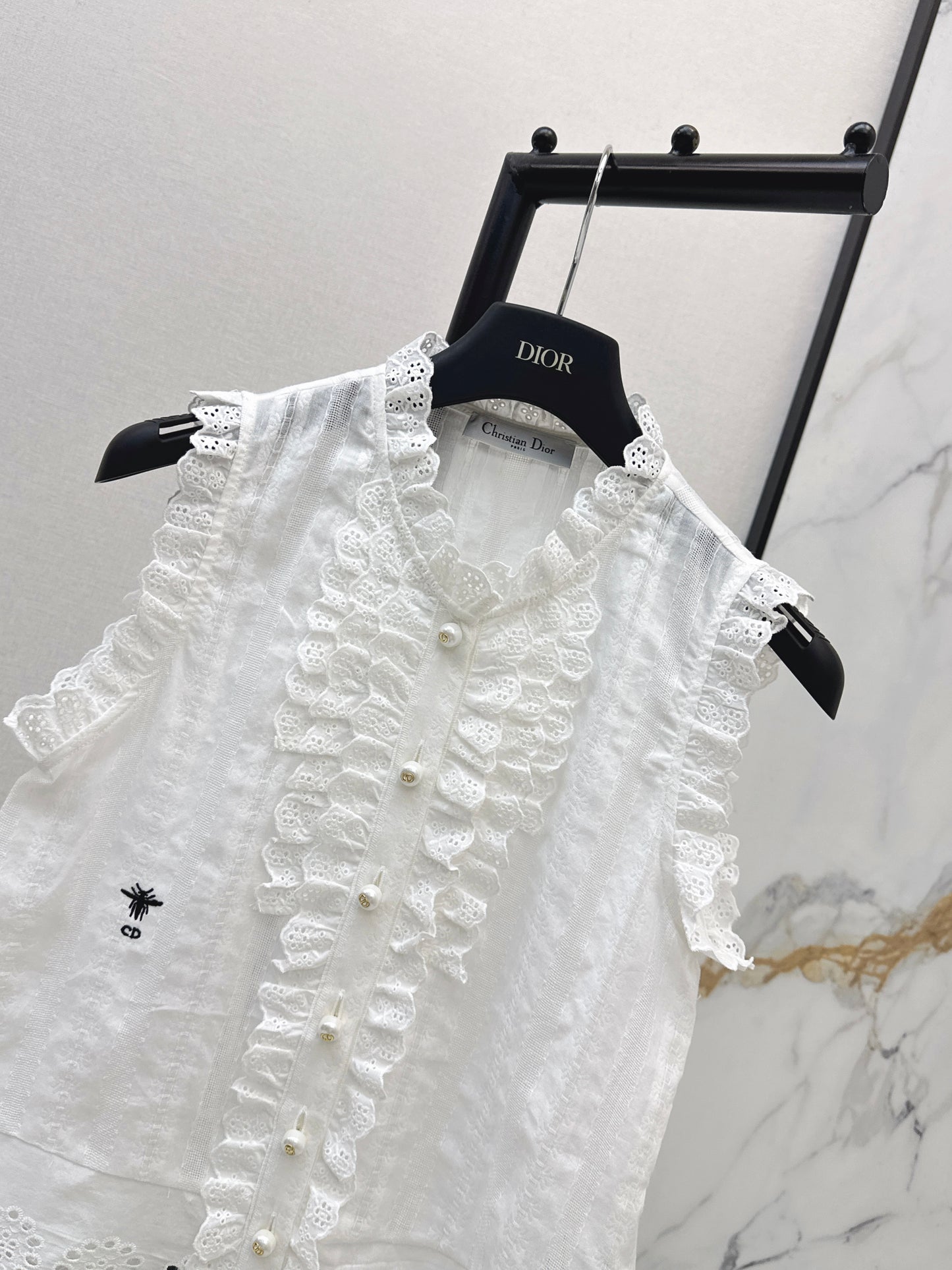 26SS NEW Bee Embroidery Ruffled Collar Sleeveless Shirt