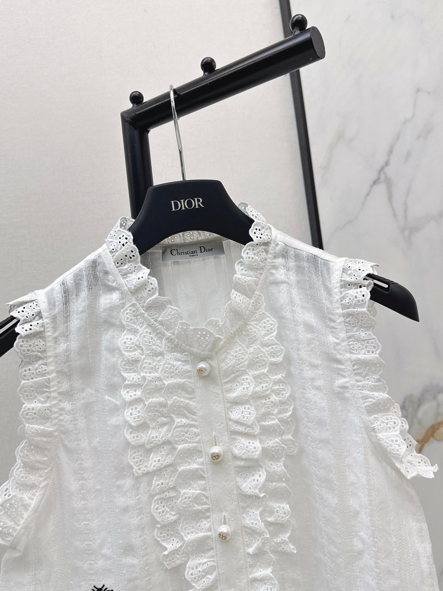 26SS NEW Bee Embroidery Ruffled Collar Sleeveless Shirt