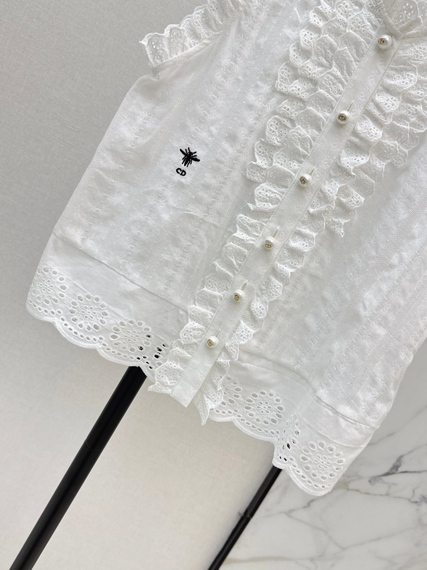 26SS NEW Bee Embroidery Ruffled Collar Sleeveless Shirt