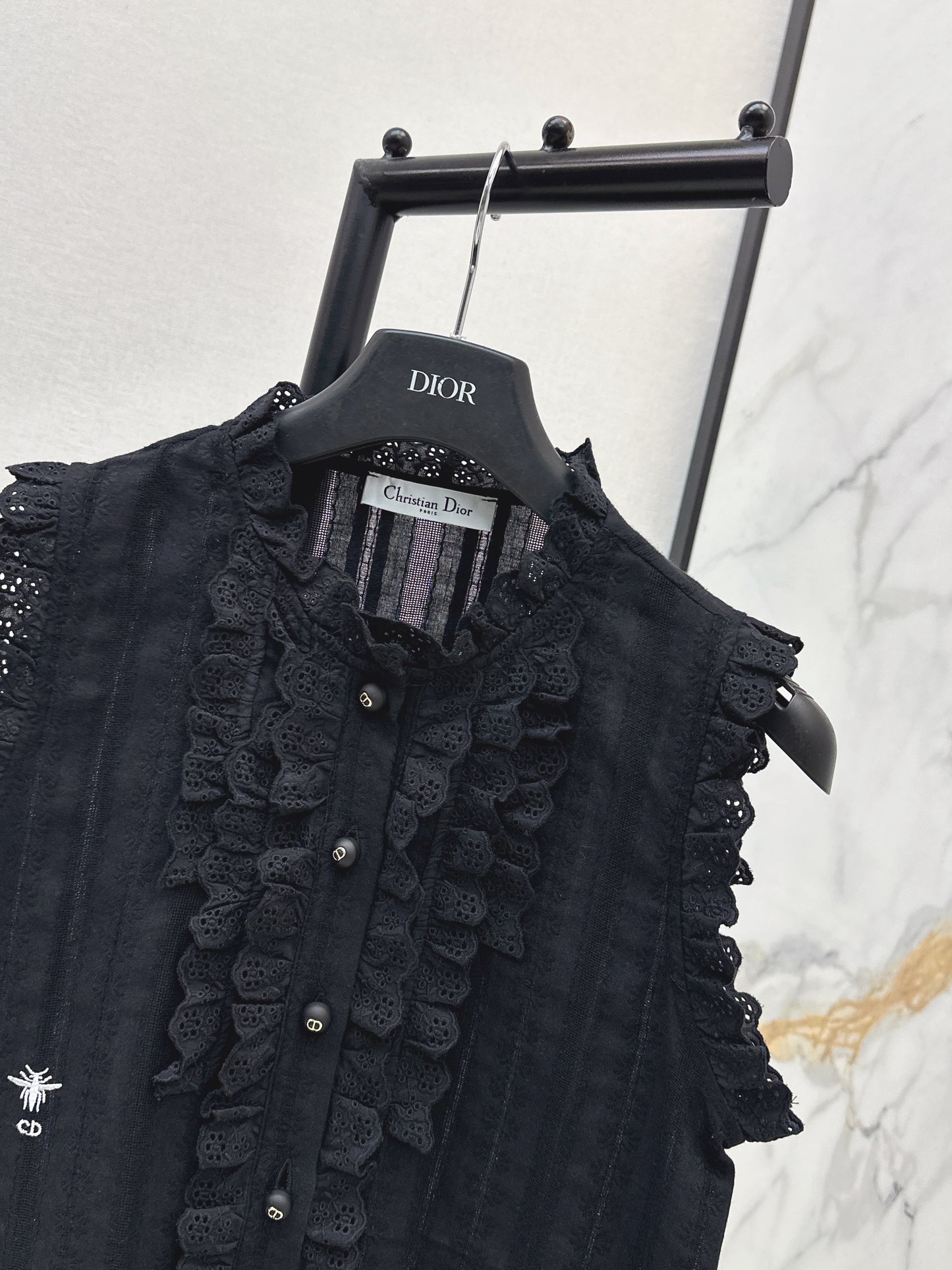 26SS NEW Bee Embroidery Ruffled Collar Sleeveless Shirt