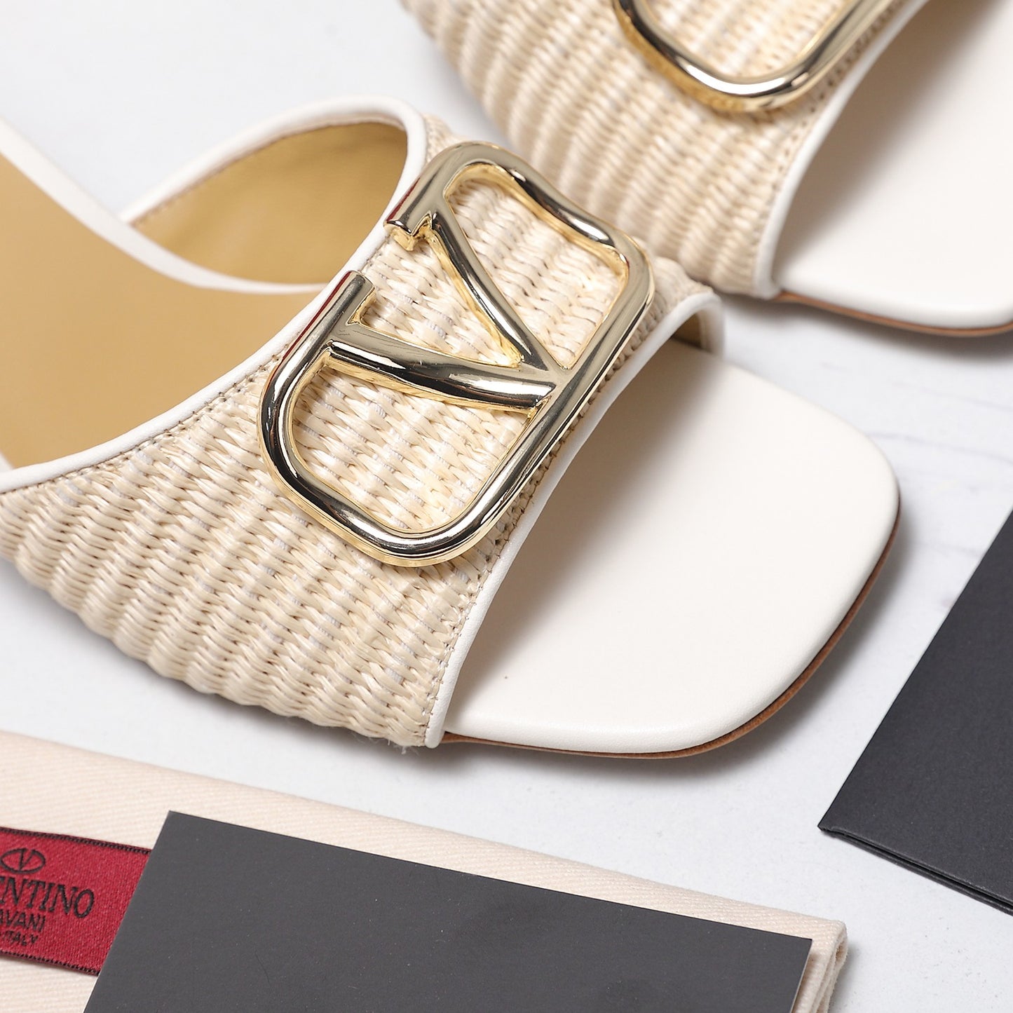 26SS runway style mid-heel sandals