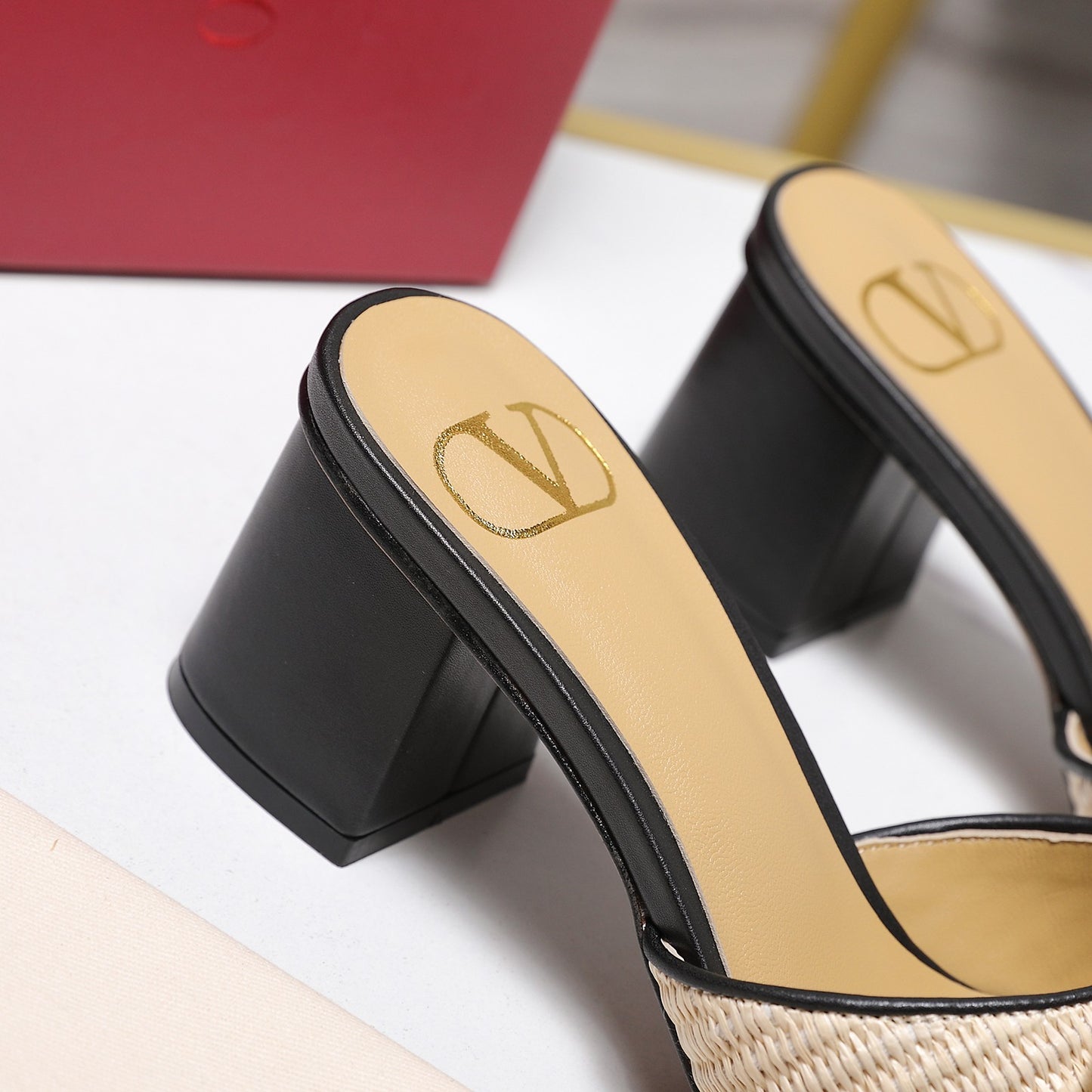 26SS runway style mid-heel sandals