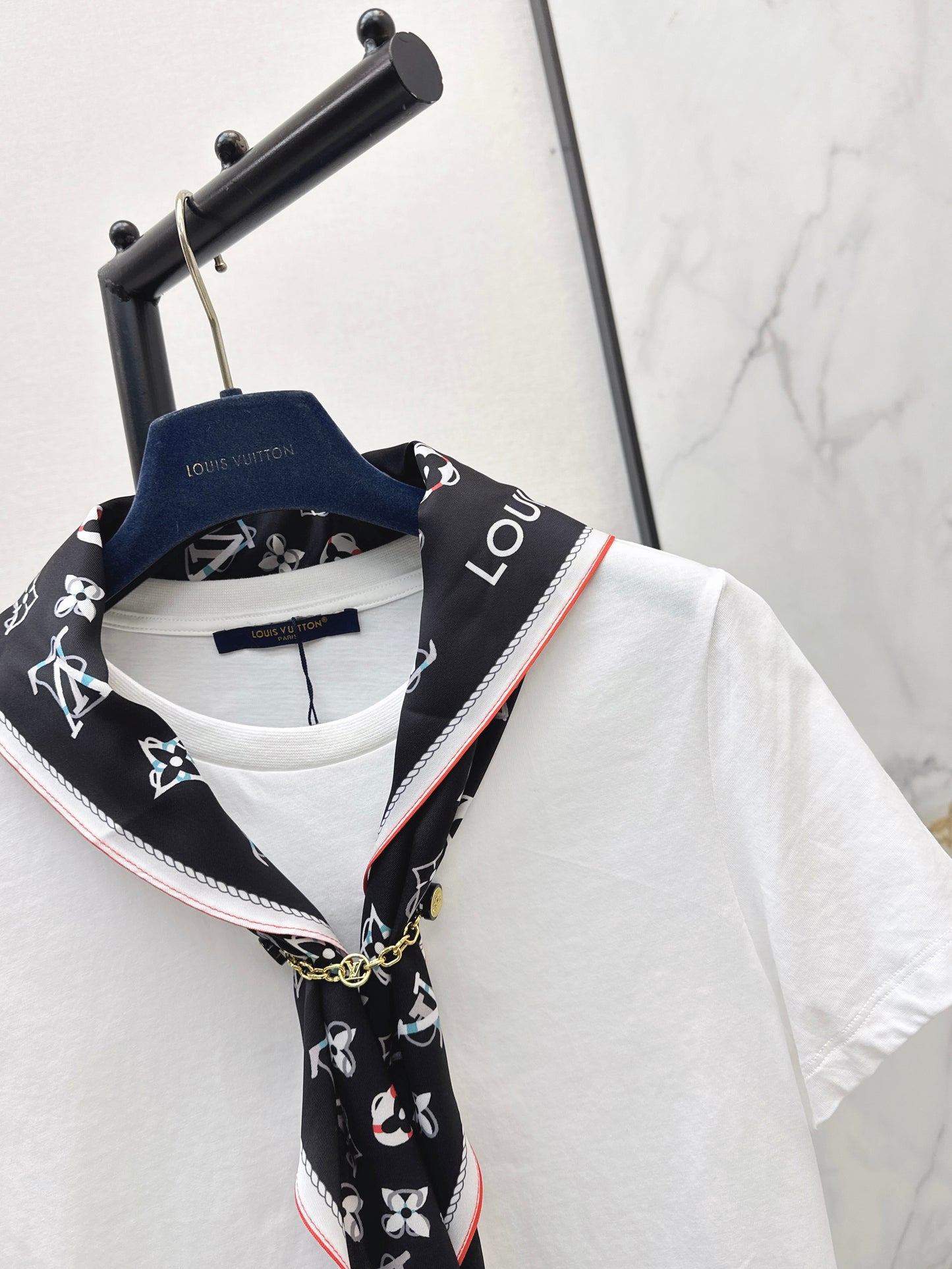 26SS New Arrival: Short-Length T-Shirt with Printed Silk Scarf Embellishment