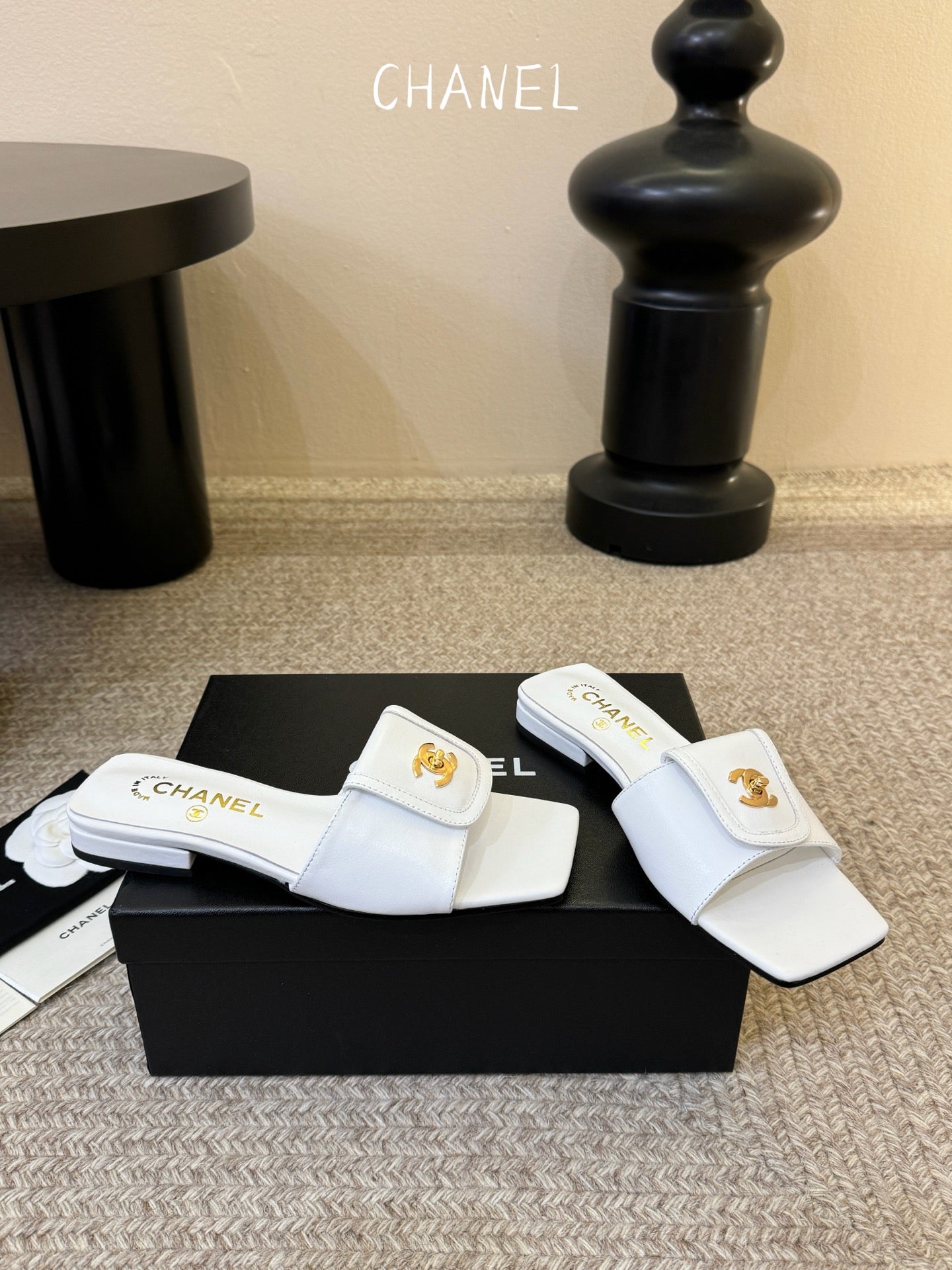 26SS Square-Toe Slides