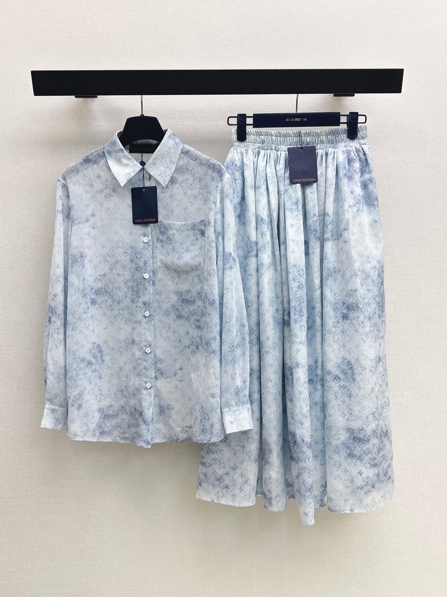 26SS — New Gradient-Print Matching Set