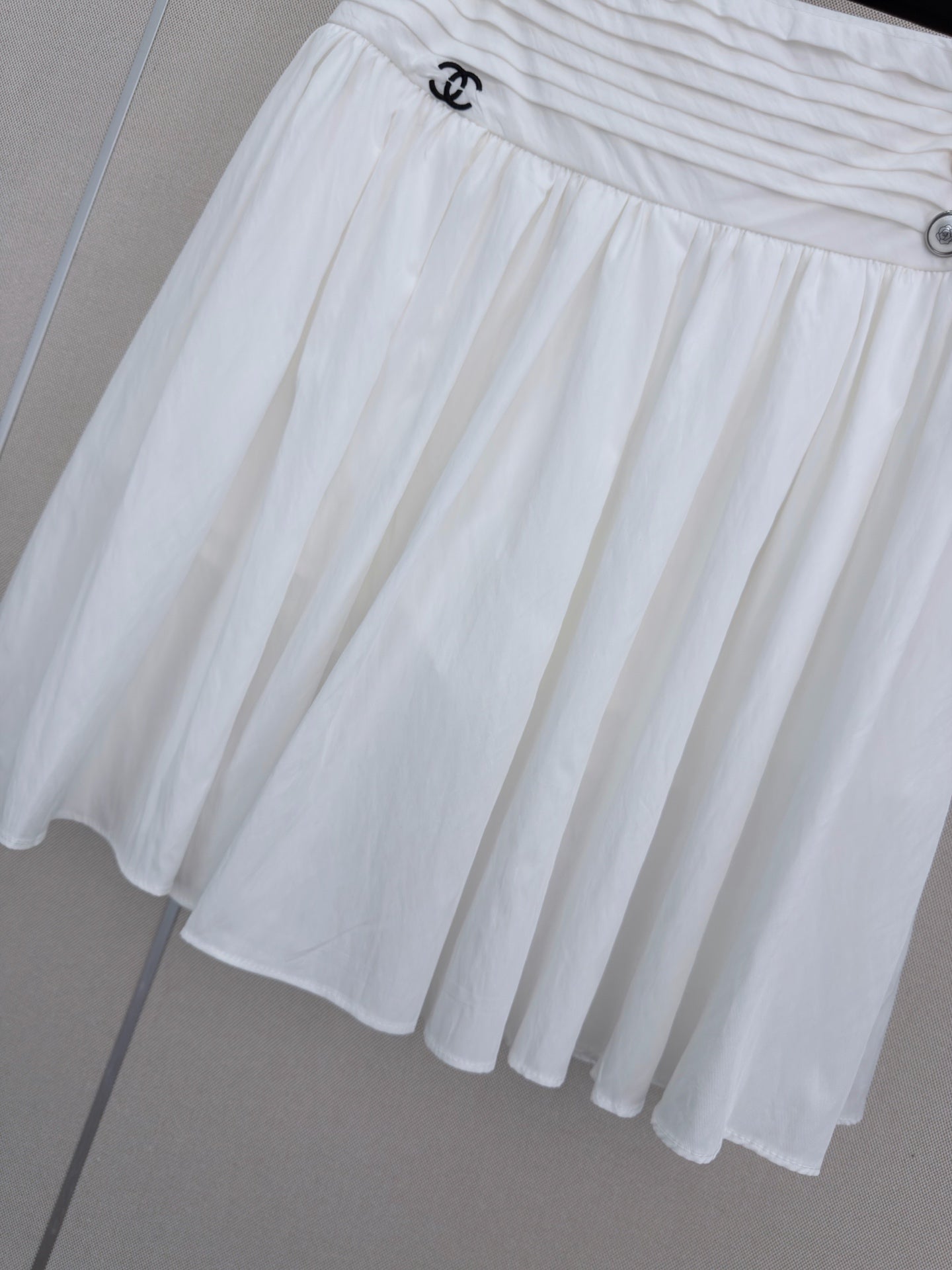 26SS New Arrival: High-Waisted Skirt