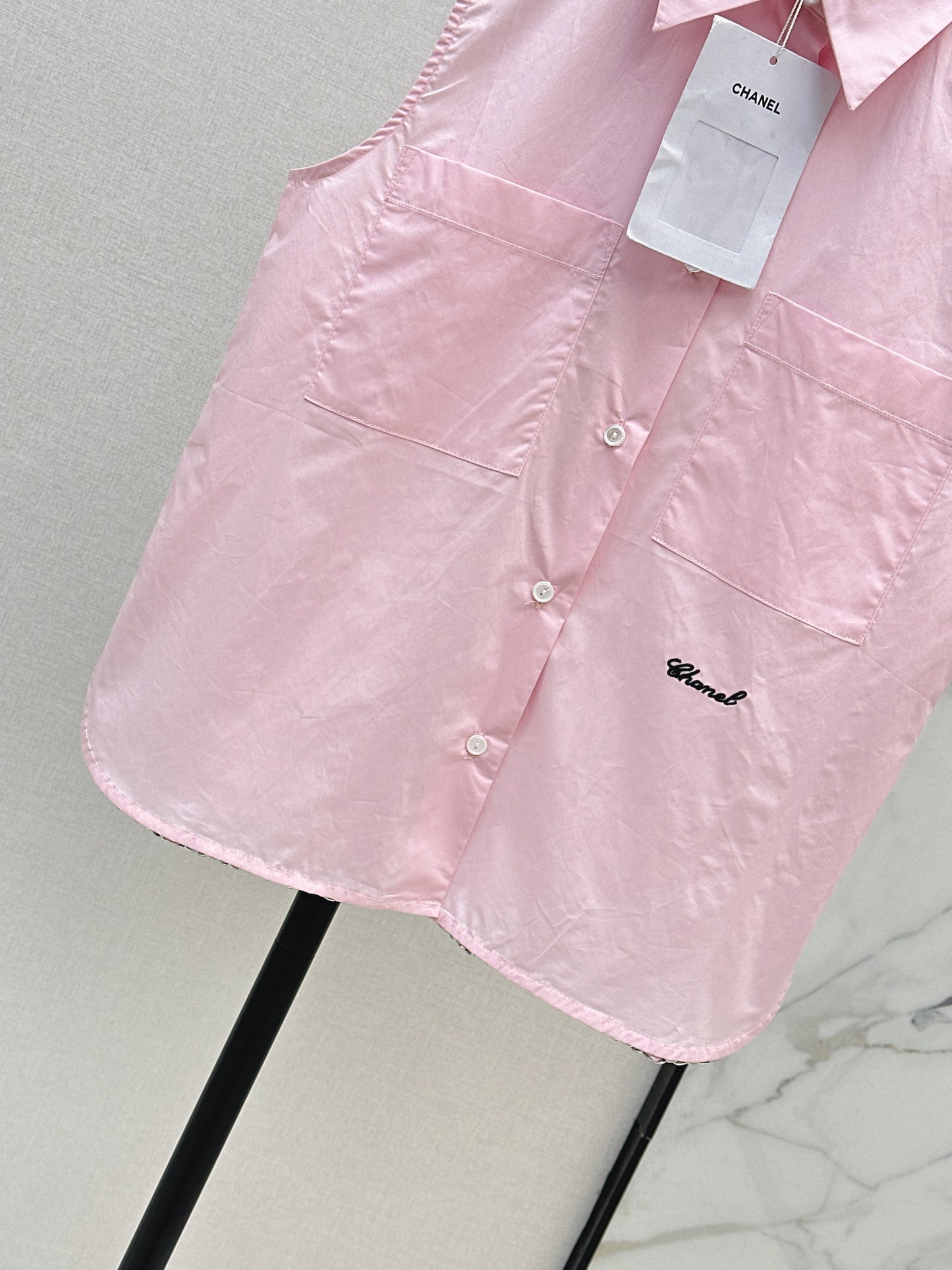 26SS — New French-Style Sleeveless Shirt with Pearl Buttons