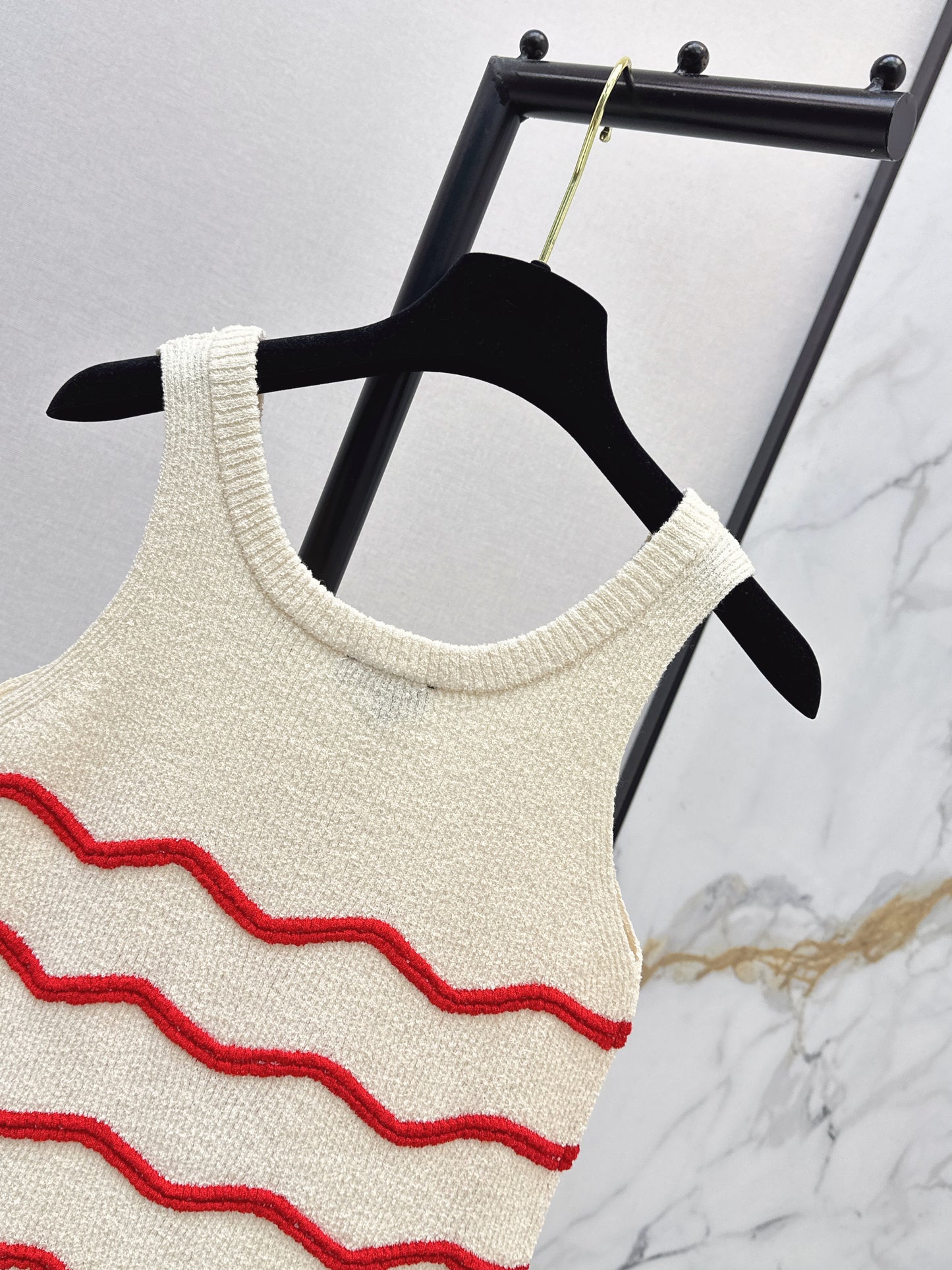 26SS — Wavy Stripe Knitted Vest