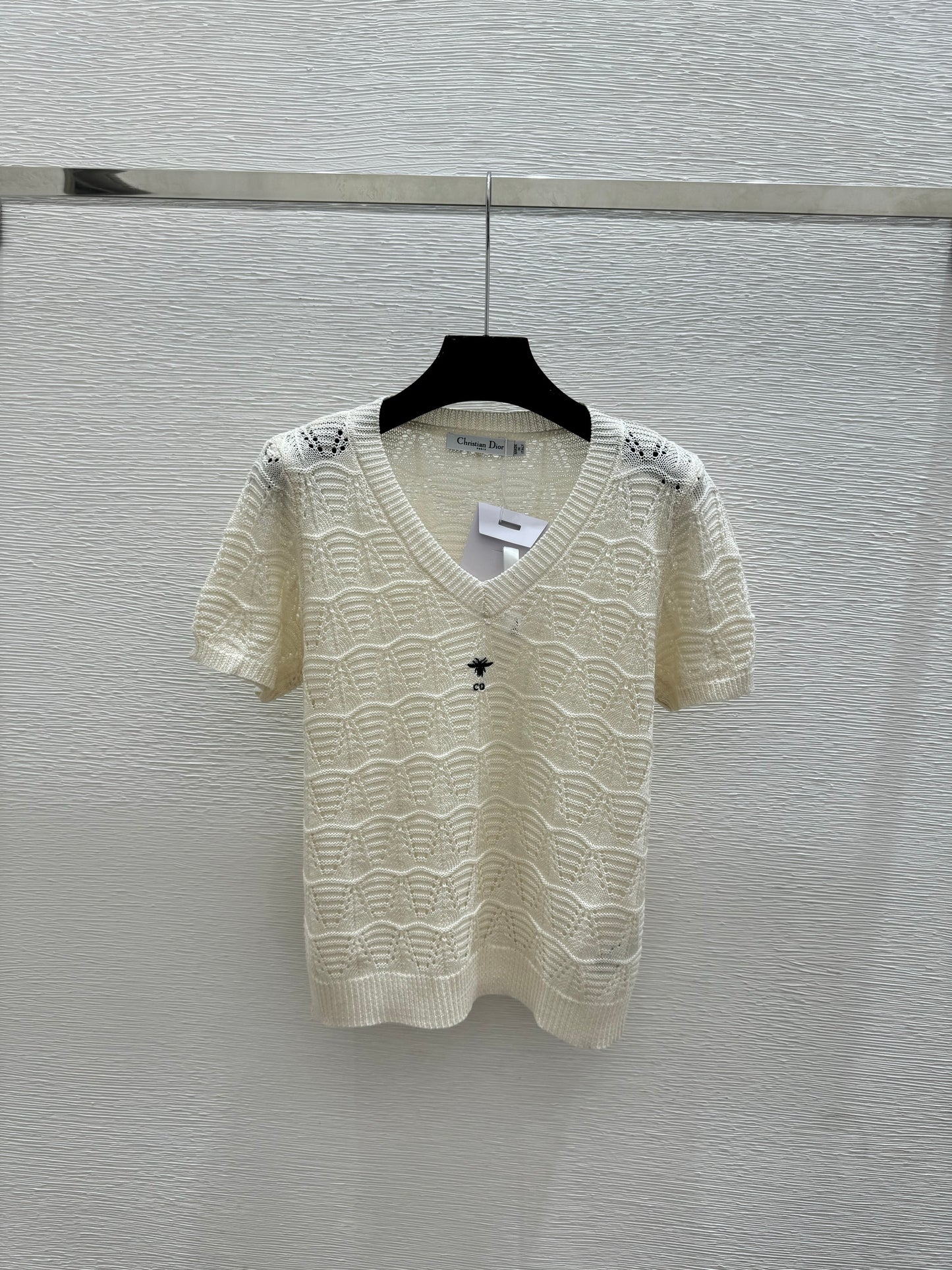 26 New Style: Solid-Color Openwork V-Neck Short-Sleeve Knit Top