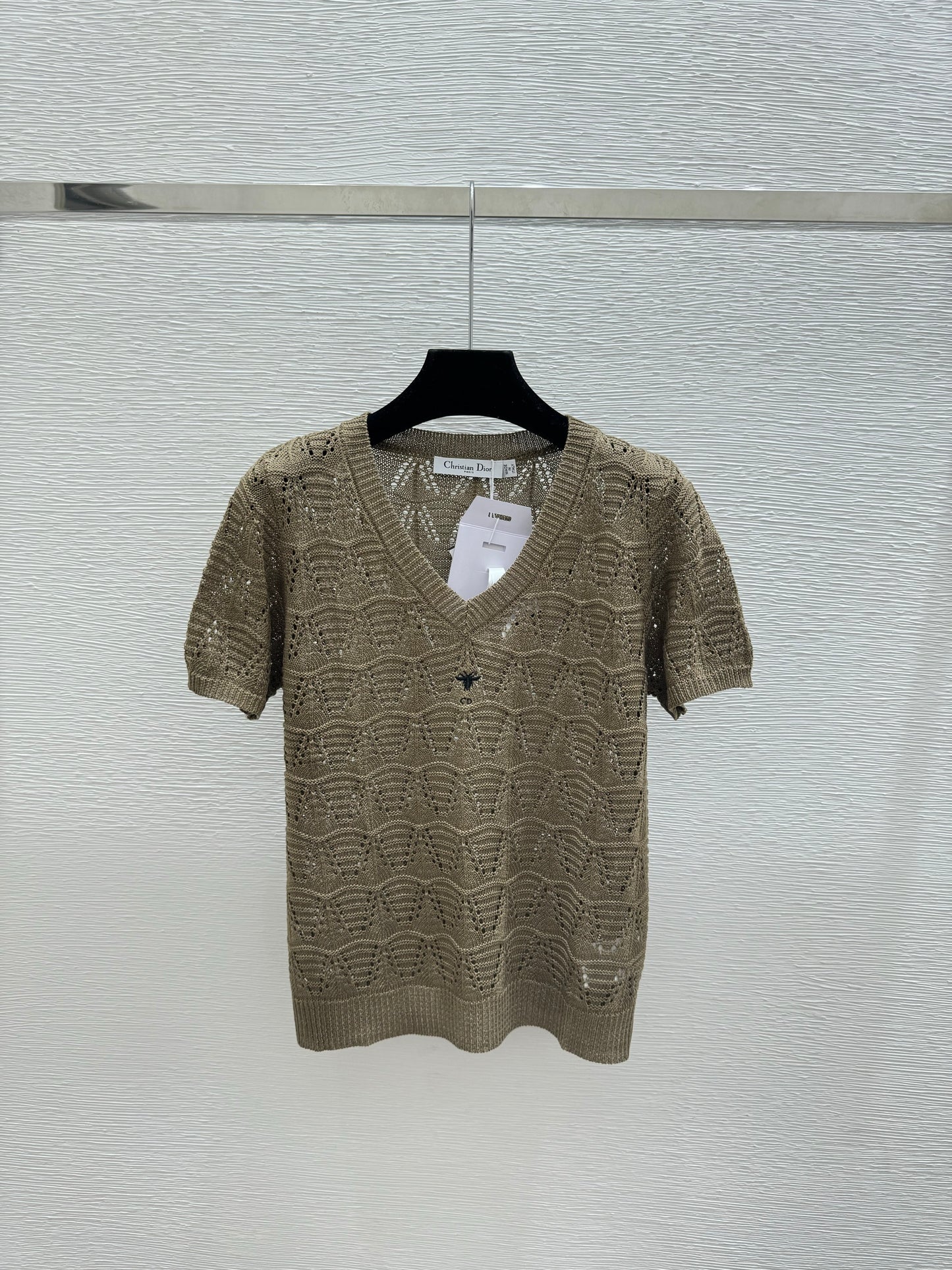 26 New Style: Solid-Color Openwork V-Neck Short-Sleeve Knit Top