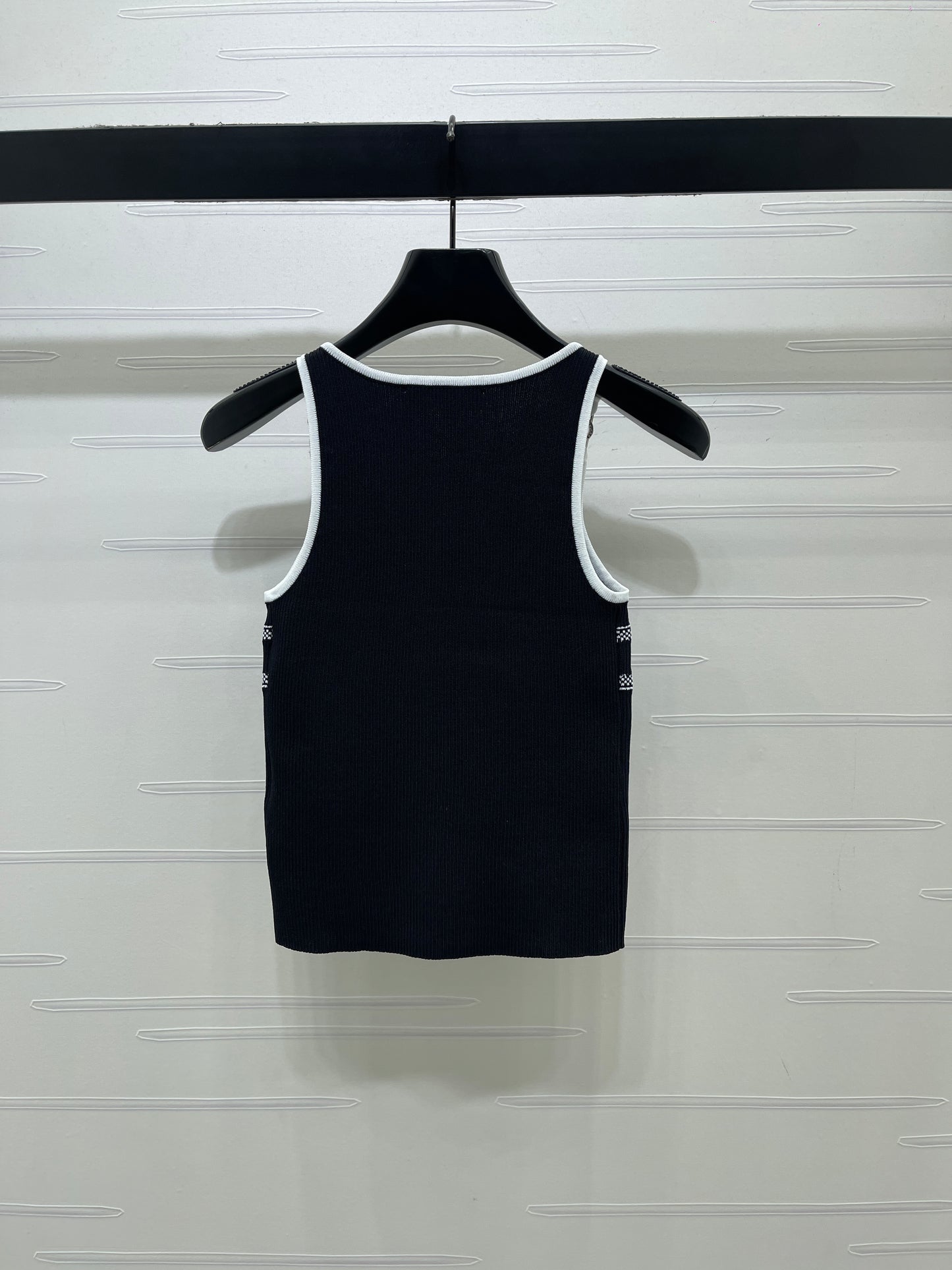 26 New Square-Neck Knitted Vest