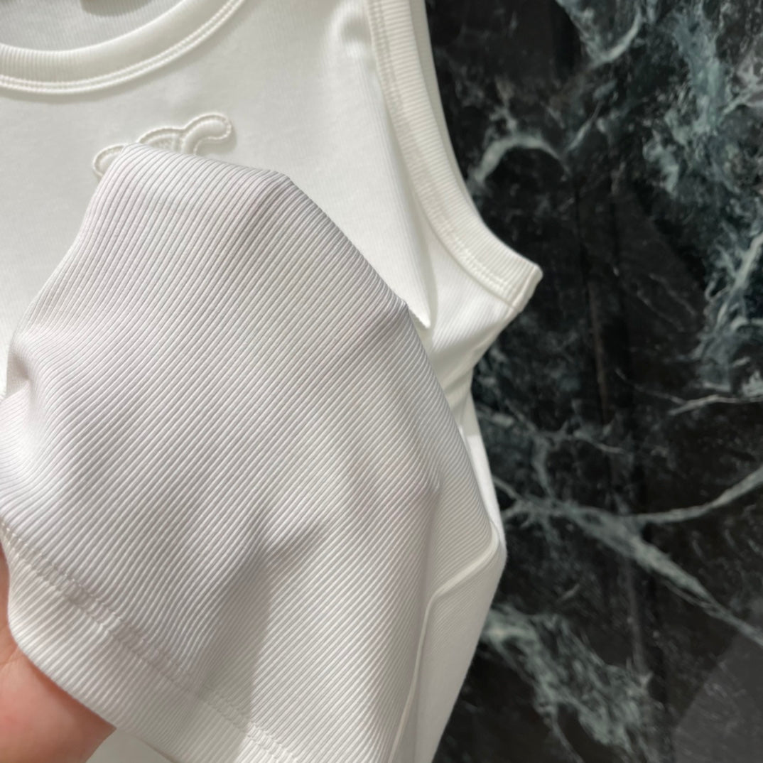 26 New Style: Sleeveless Vest with Small Logo