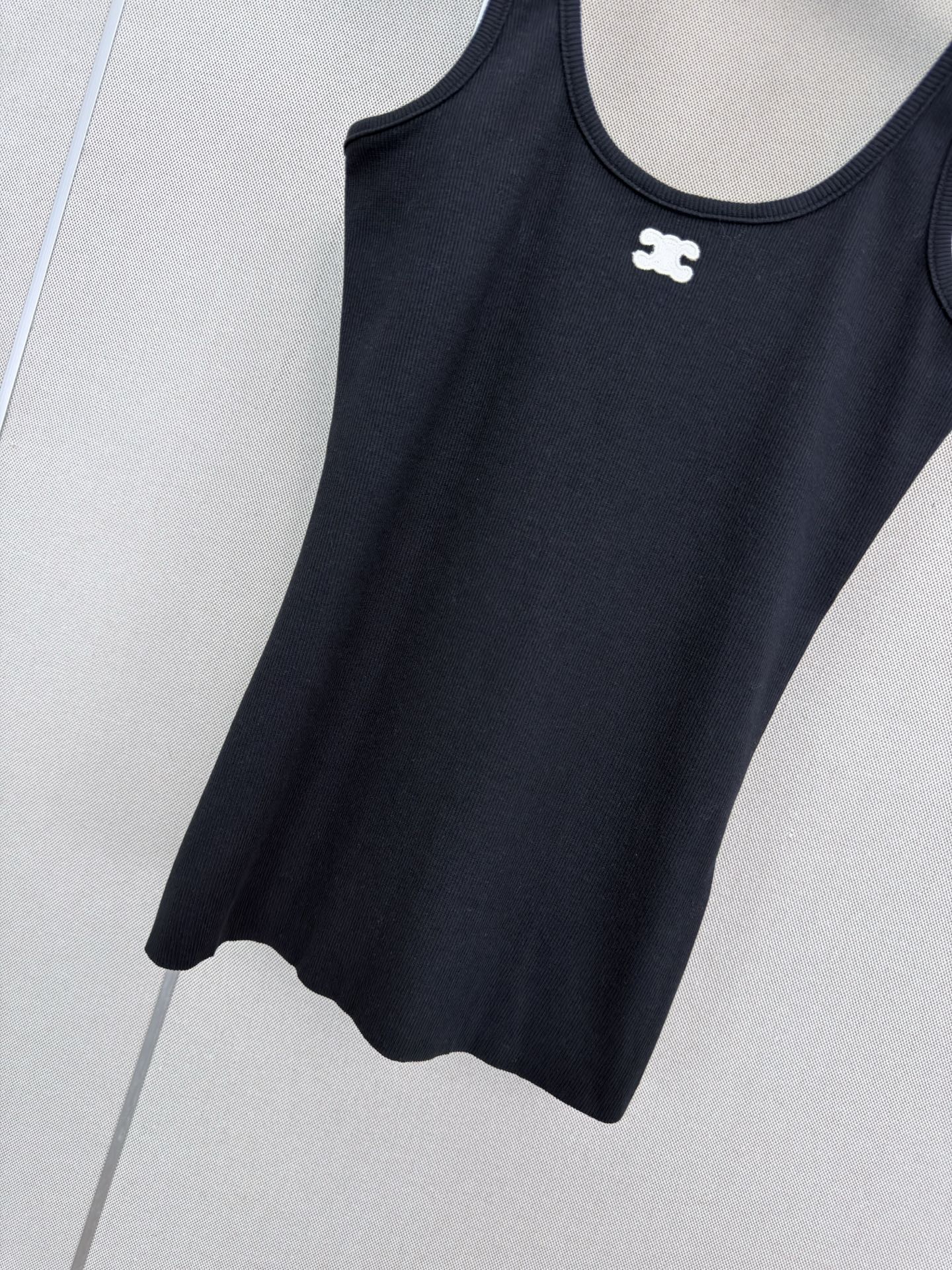 26 New Embroidered Vest