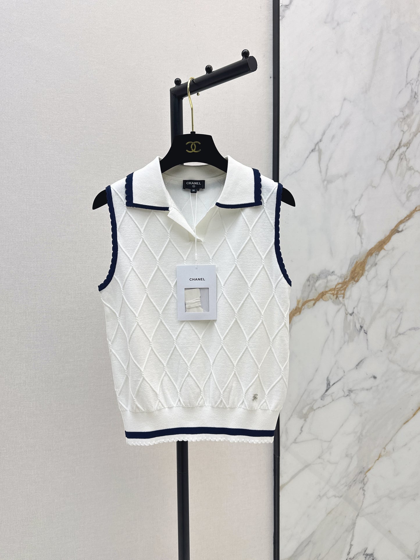 26 New Age-Reducing Collared Knit Sweater