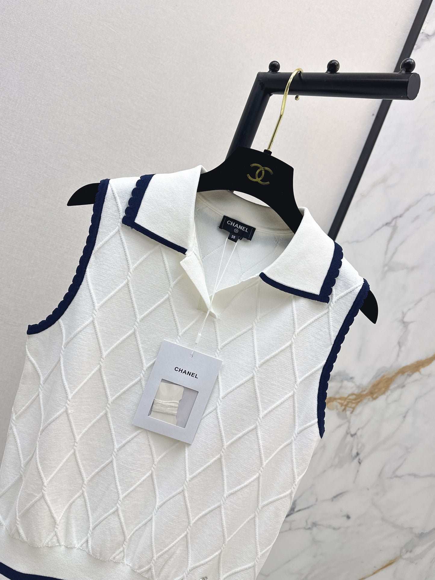 26 New Age-Reducing Collared Knit Sweater
