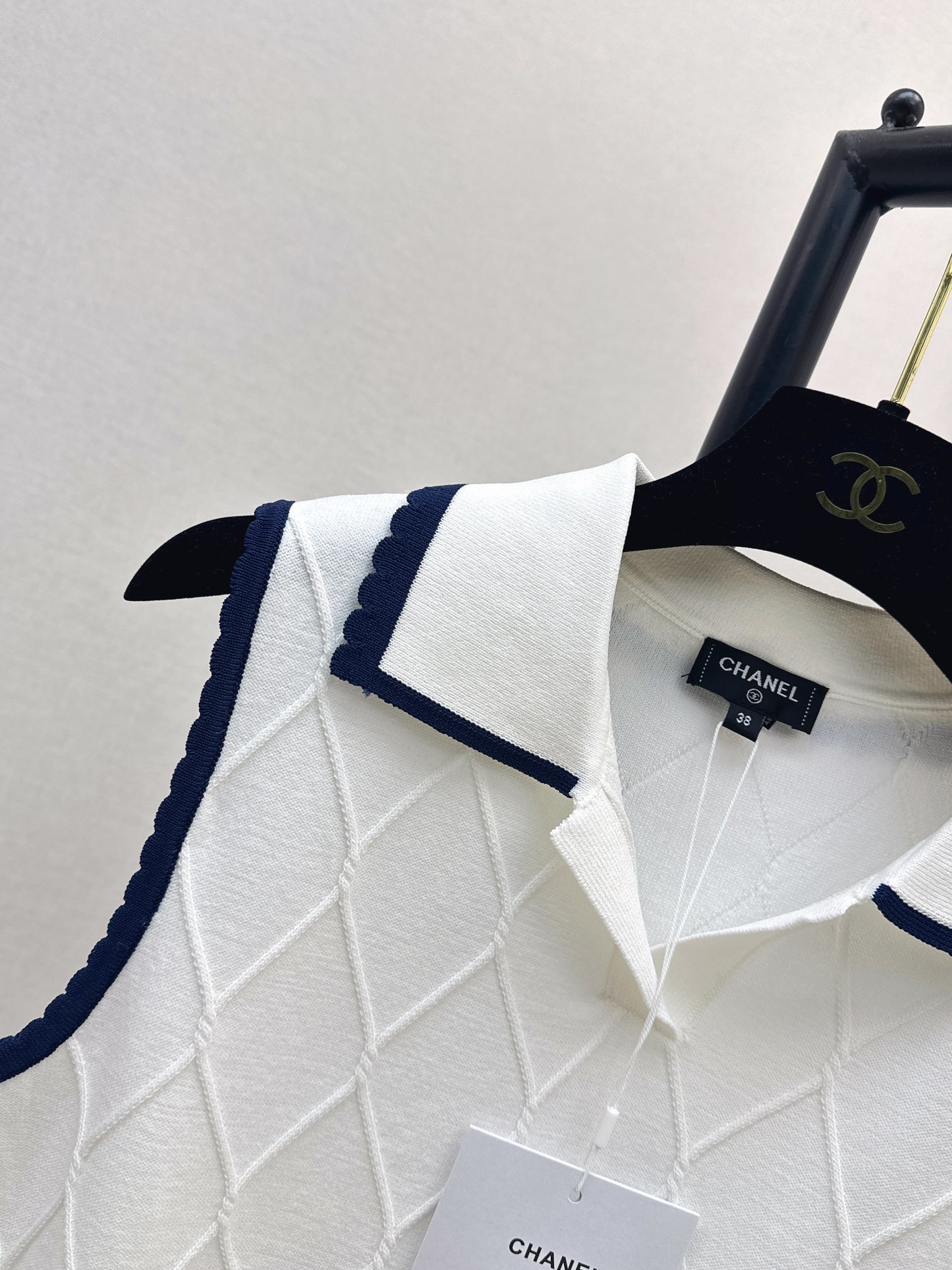 26 New Age-Reducing Collared Knit Sweater