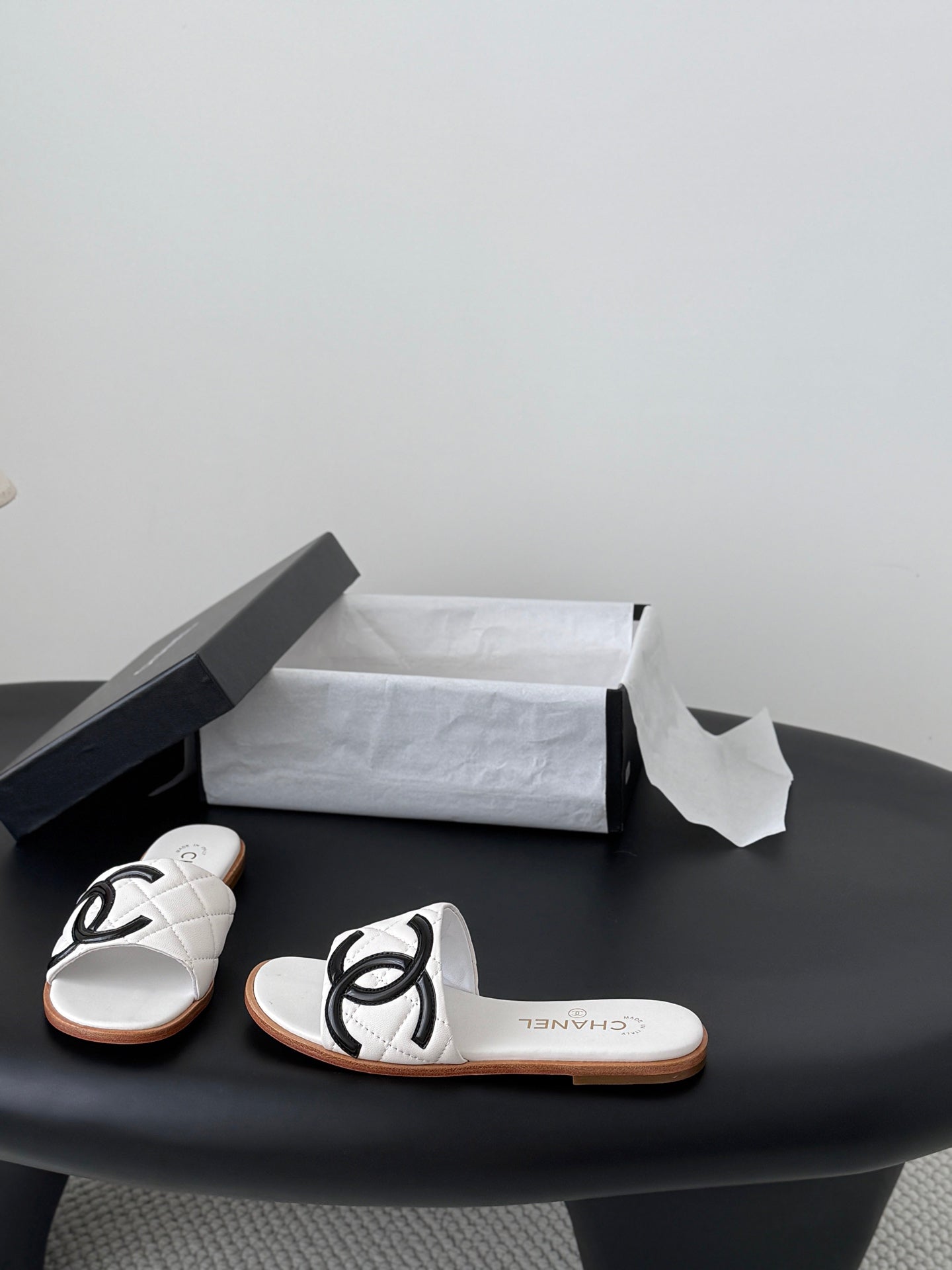 Used Kangpeng series slippers