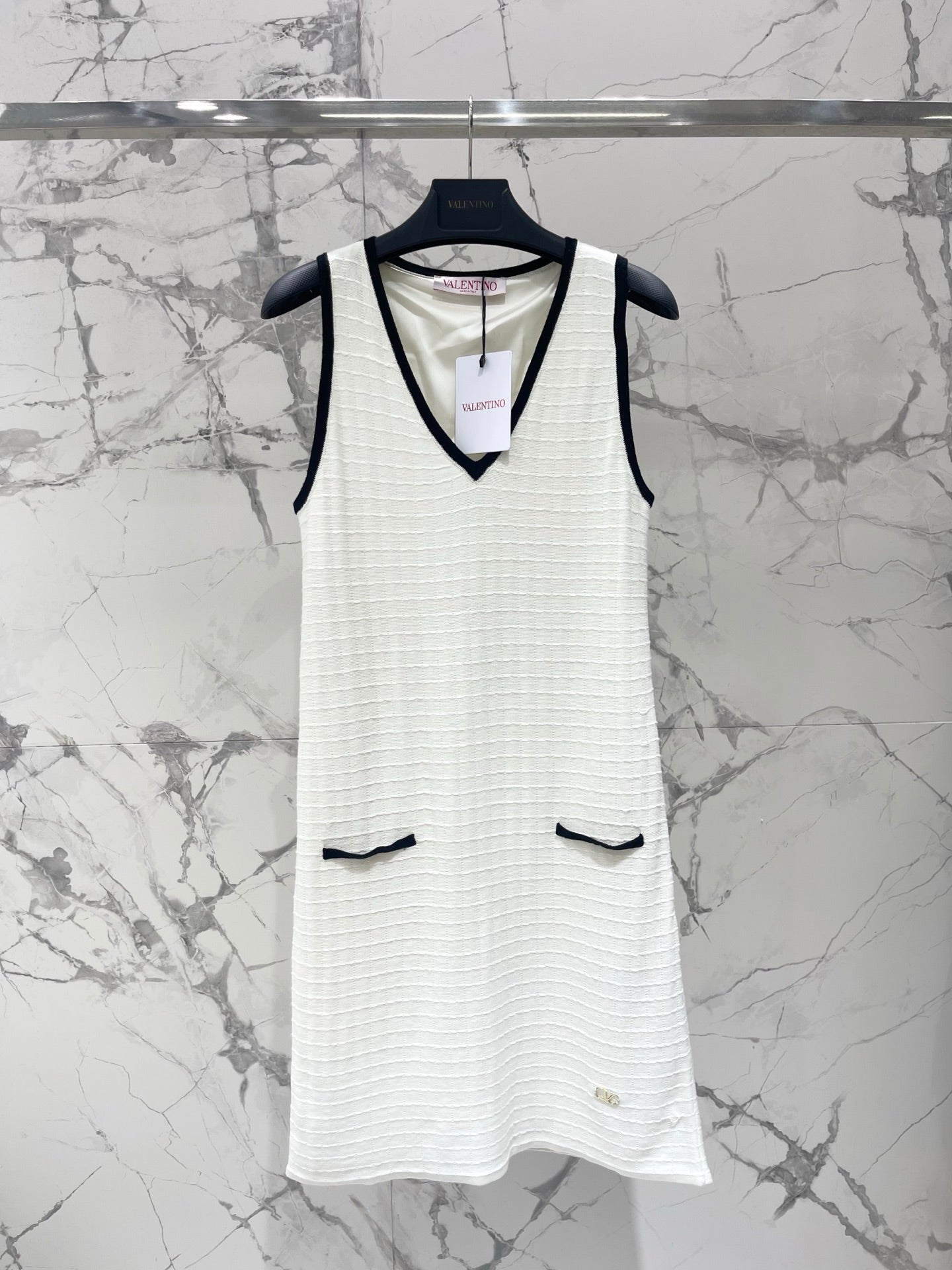 V-neck color-blocked dress