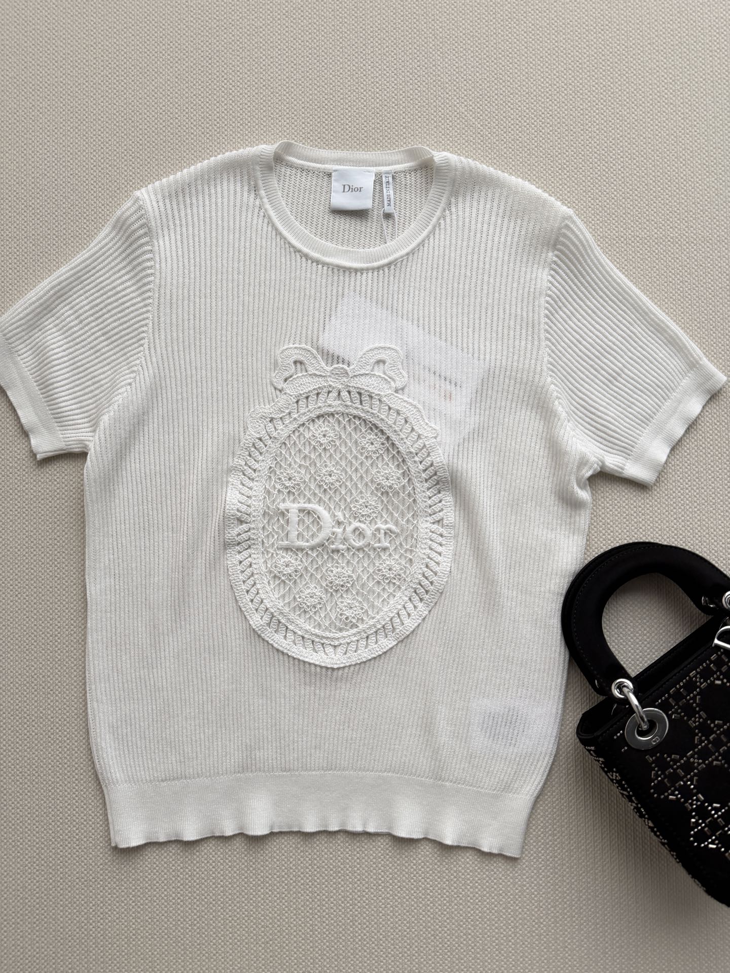 26 Bow-knitted short-sleeved top