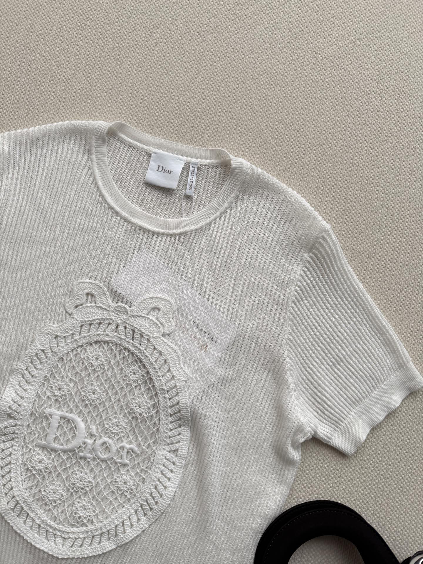 26 Bow-knitted short-sleeved top