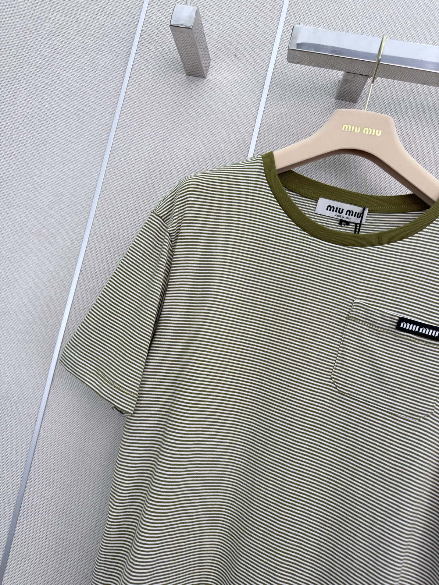 New striped short-sleeved T-shirt
