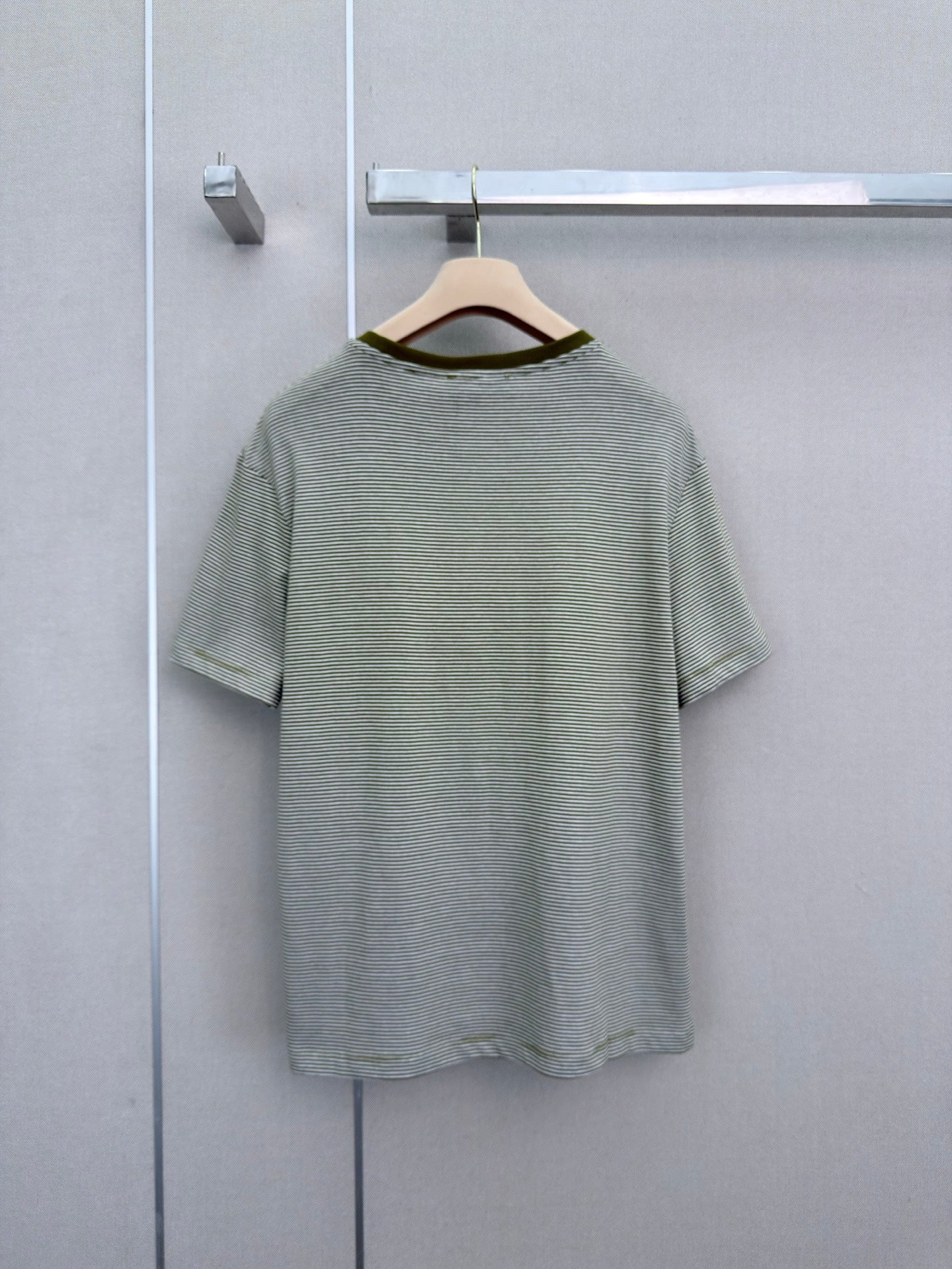 New striped short-sleeved T-shirt