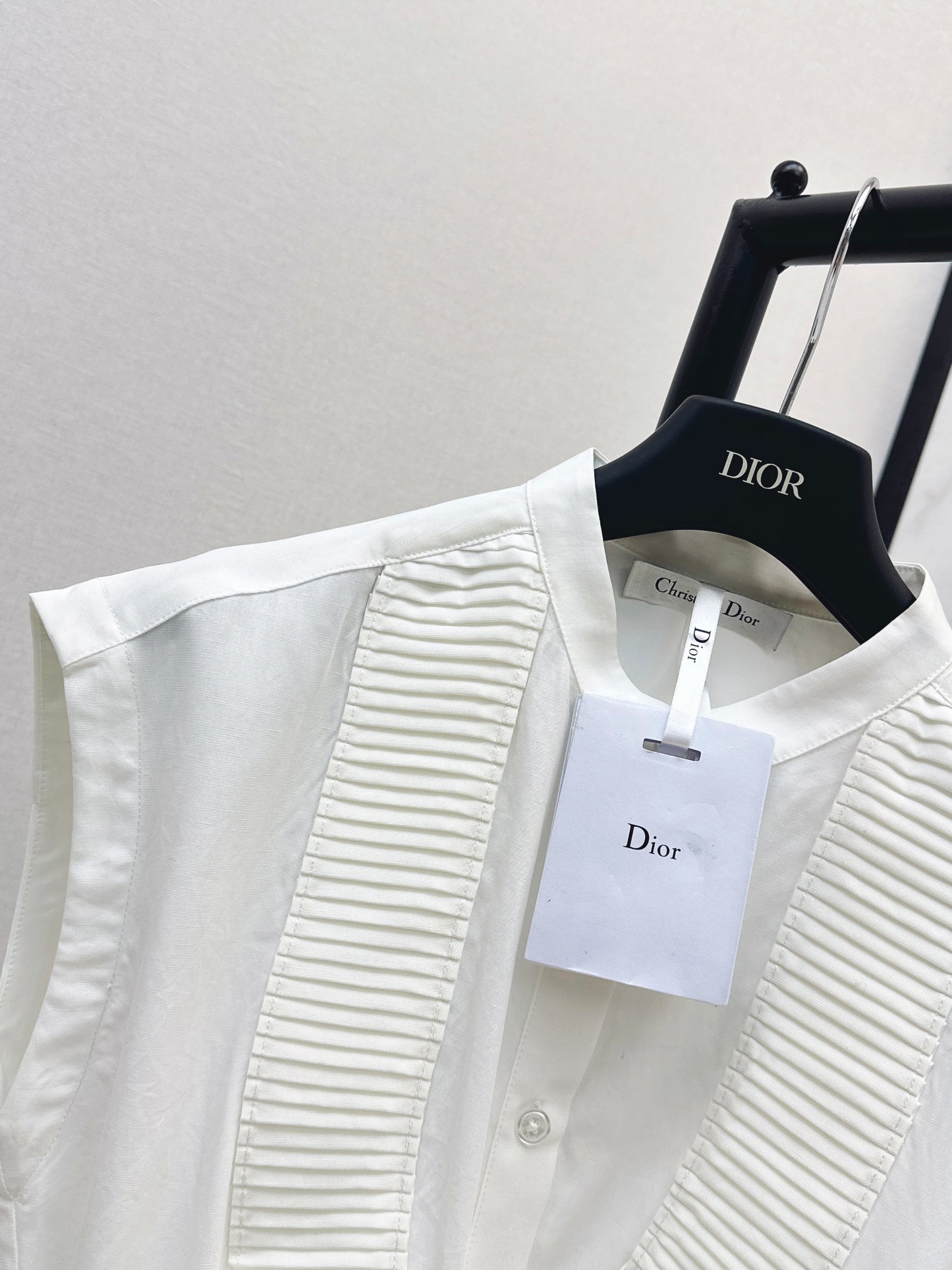 New accordion pleated lace-trimmed drop-shoulder shirt