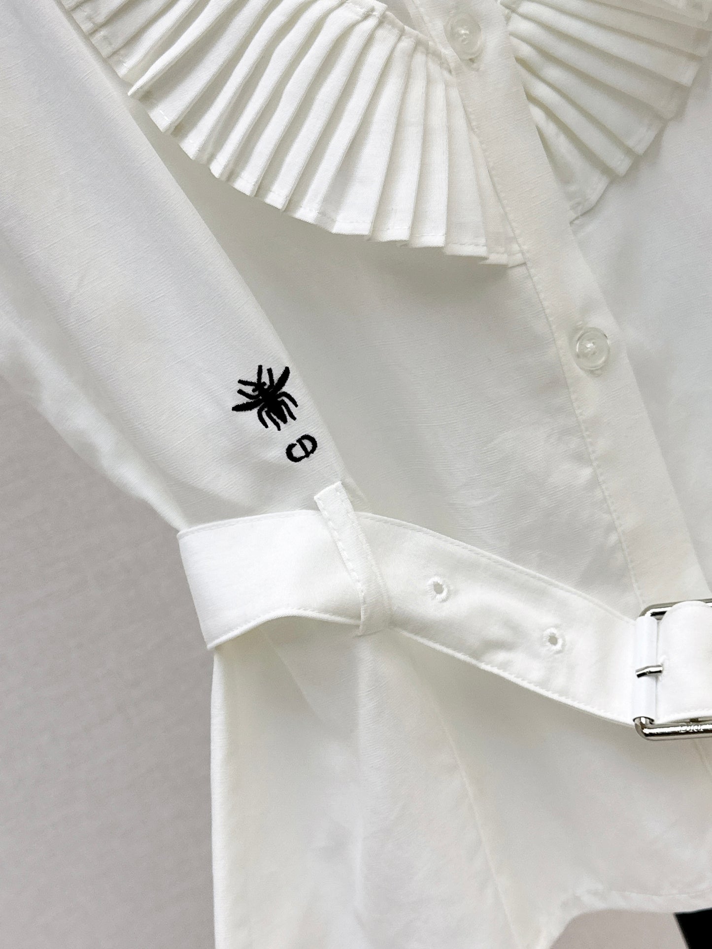 New accordion pleated lace-trimmed drop-shoulder shirt