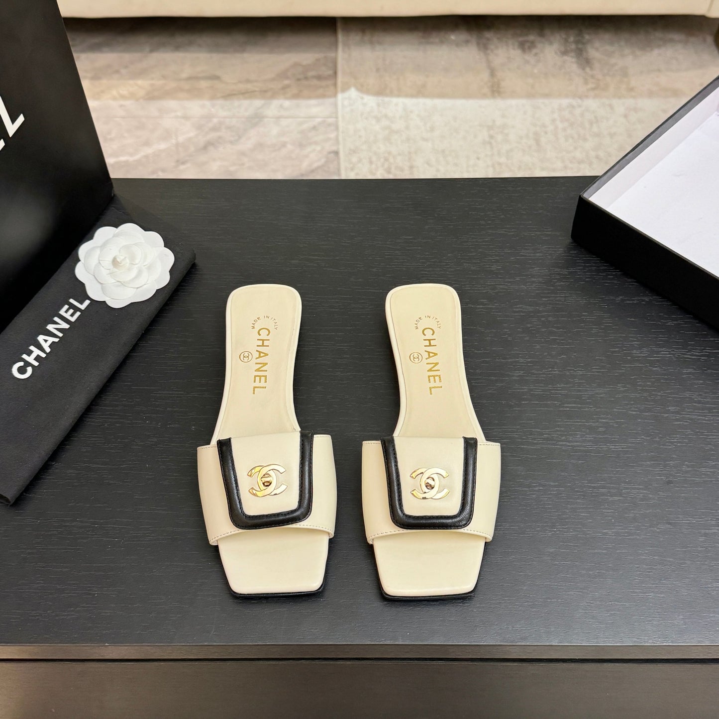 Backpack buckle square-toe slippers