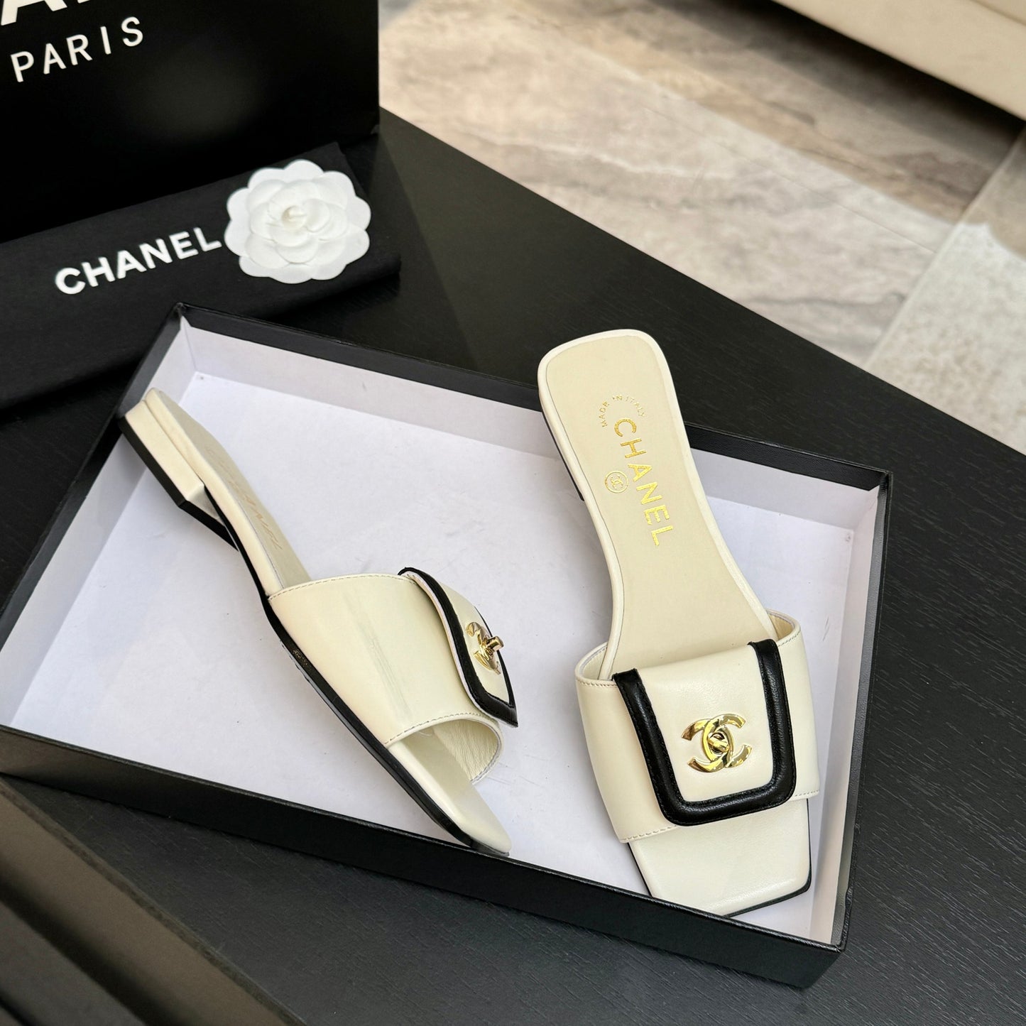 Backpack buckle square-toe slippers