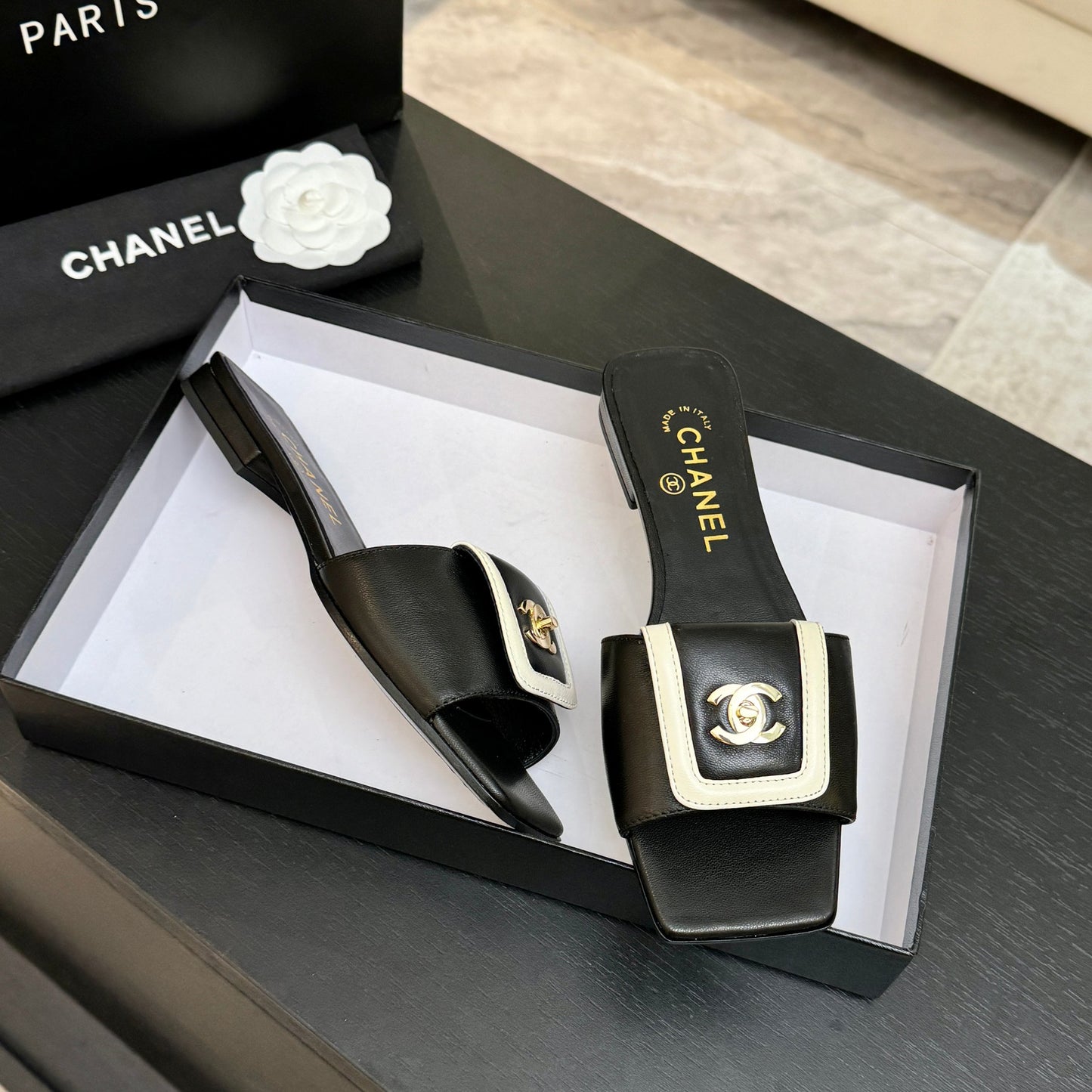 Backpack buckle square-toe slippers