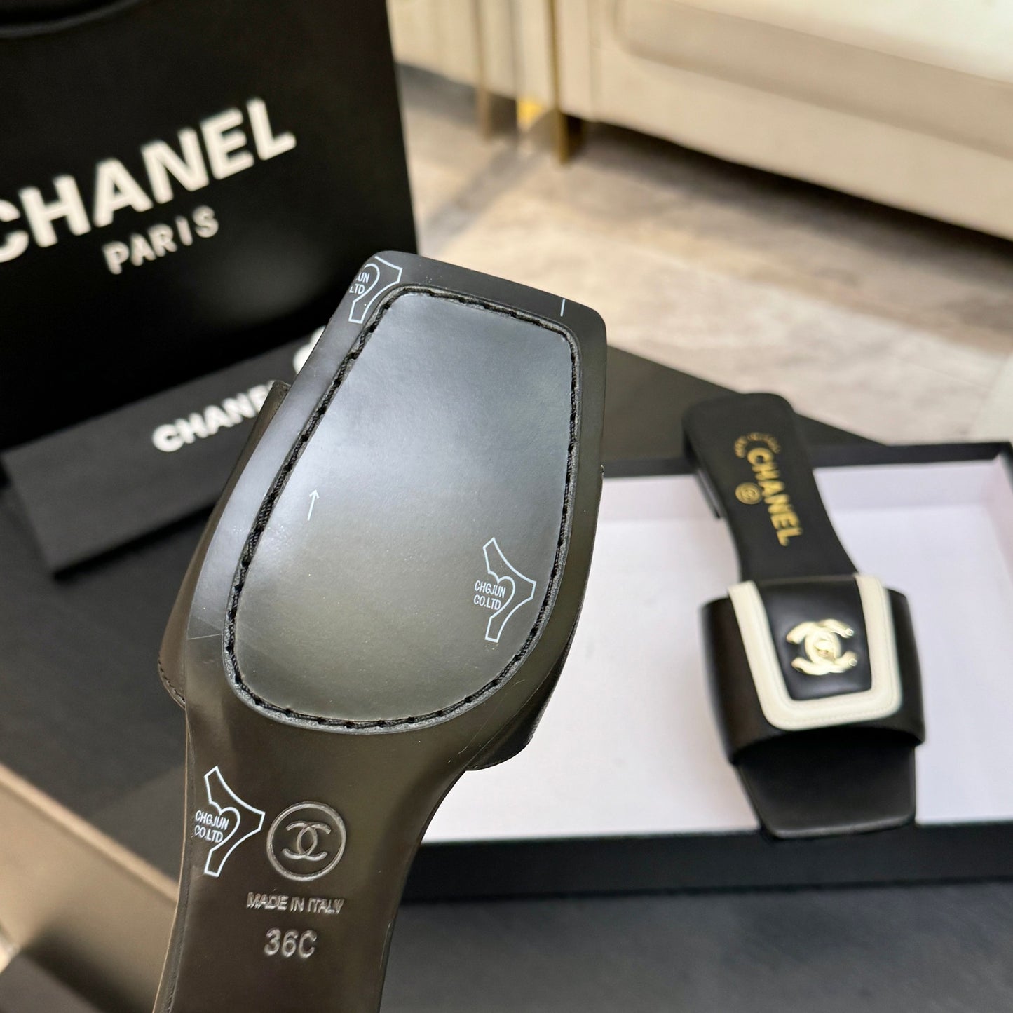 Backpack buckle square-toe slippers