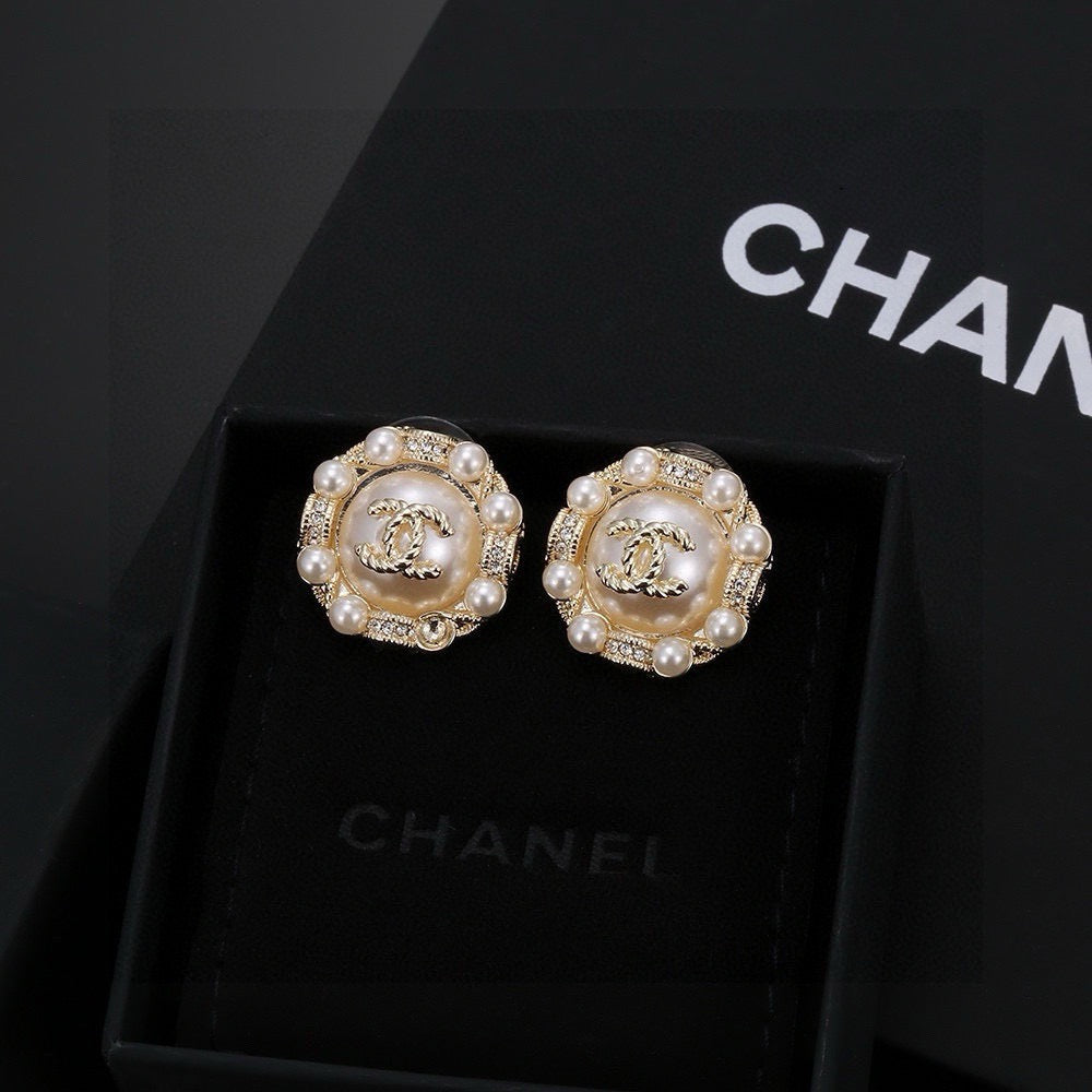 New small pearl earrings