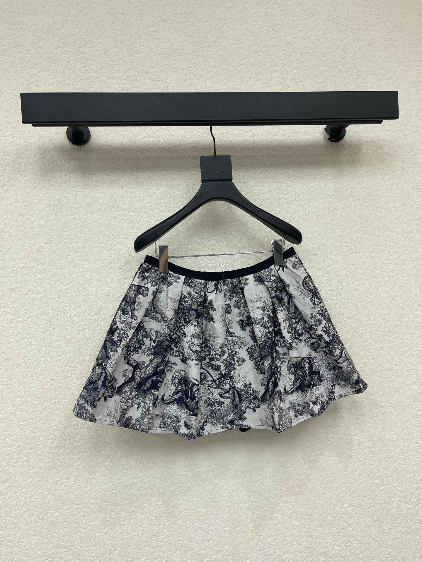 26 New Arrival: French Retro Style Jungle Print A-line Mini Skirt