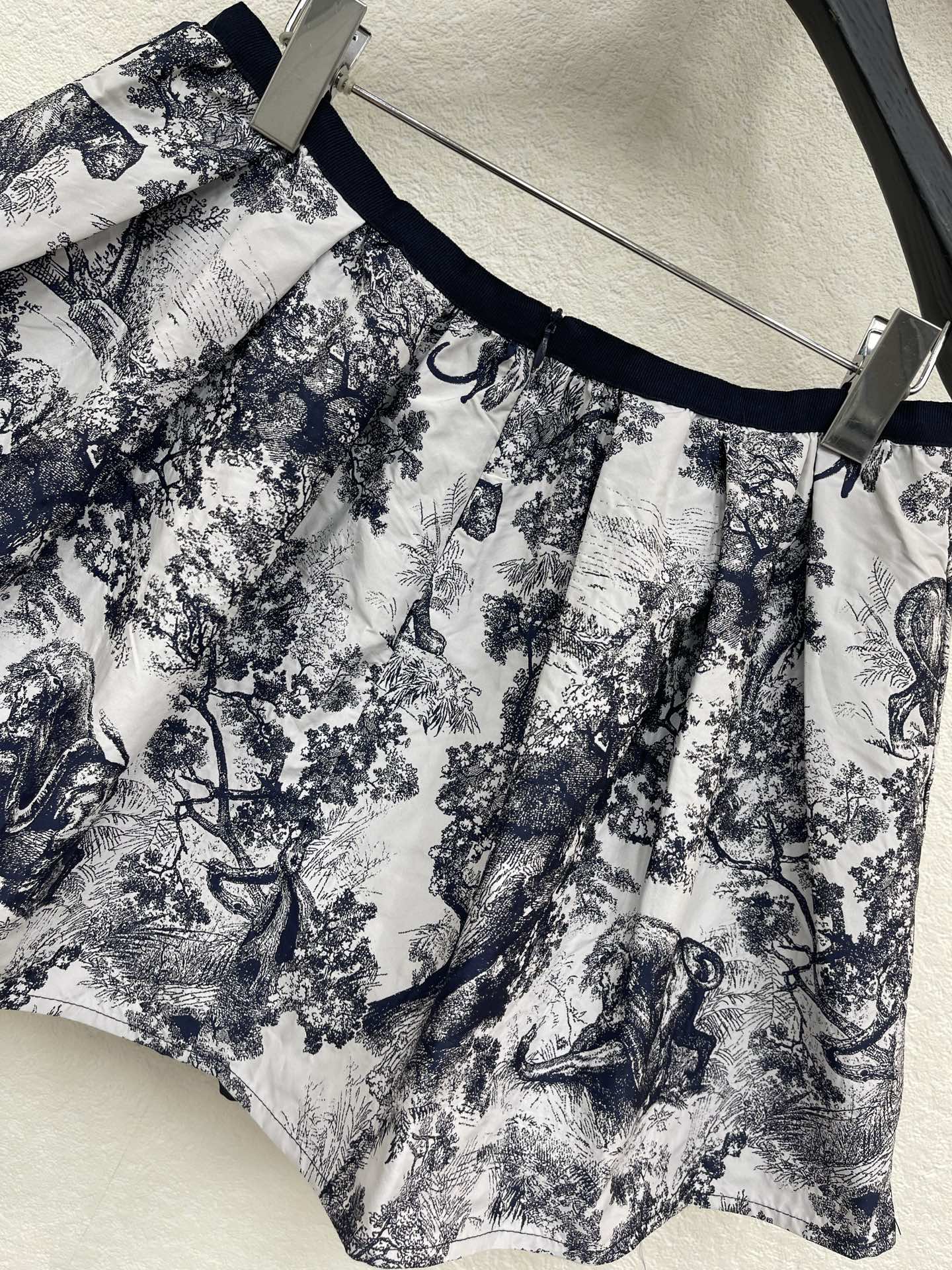 26 New Arrival: French Retro Style Jungle Print A-line Mini Skirt