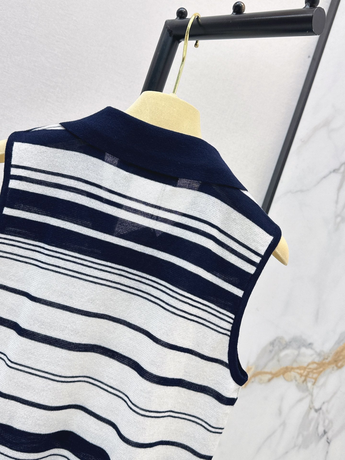 26SS — New Striped Sleeveless Knitted Vest