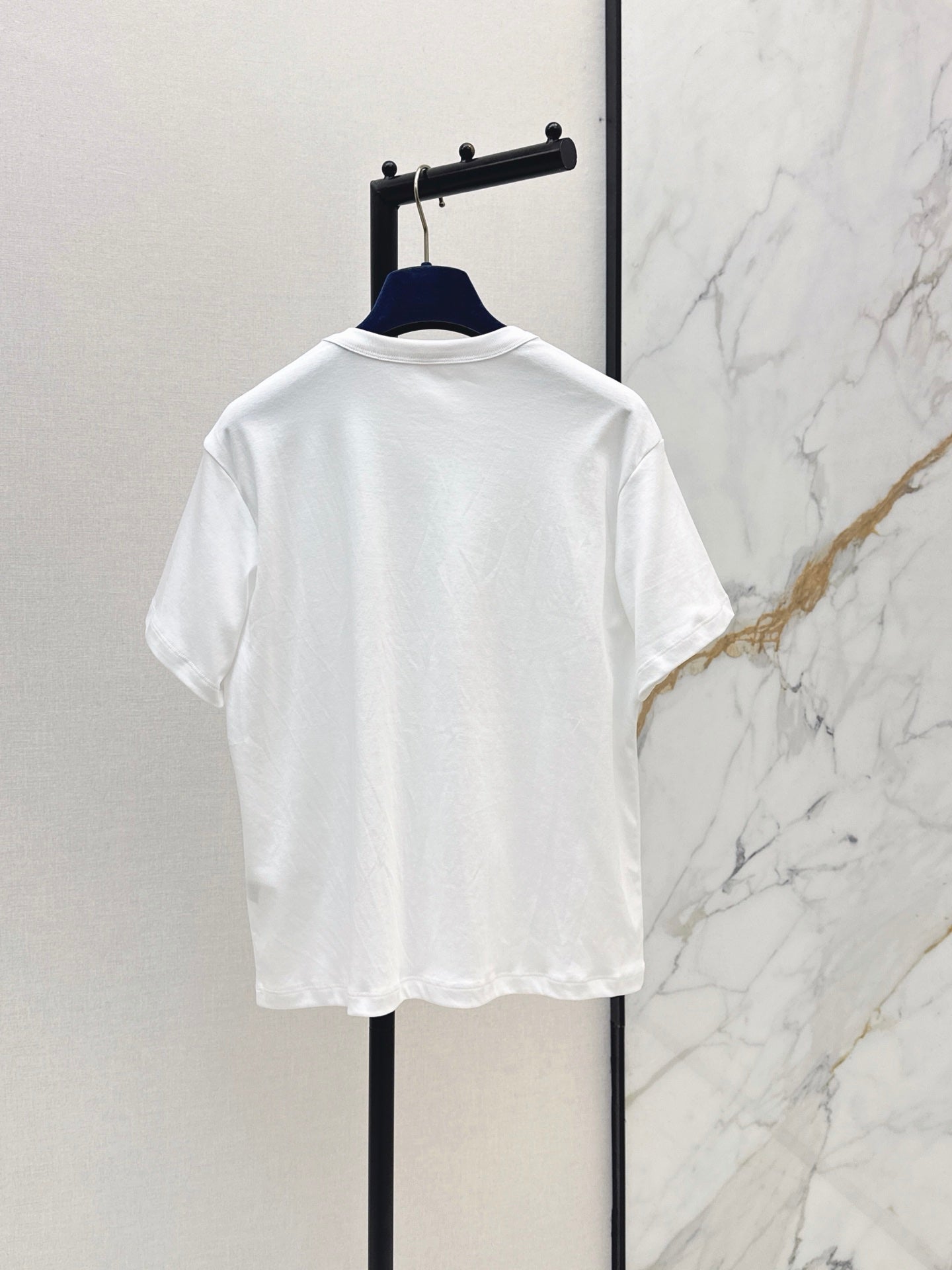 Stylish and versatile casual T-shirt