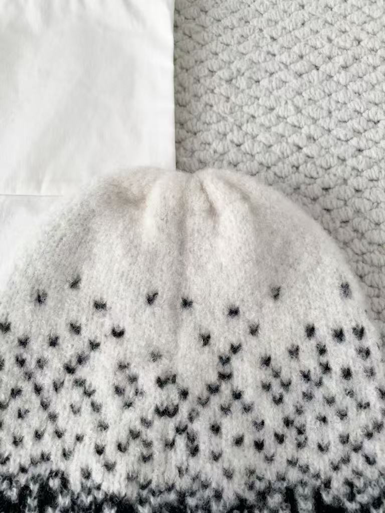 Skiing series knitted cashmere hat