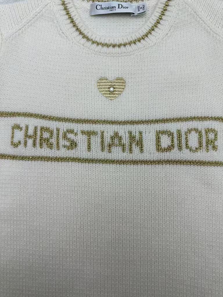 26NEW Embroidered Knit Short Sleeve
