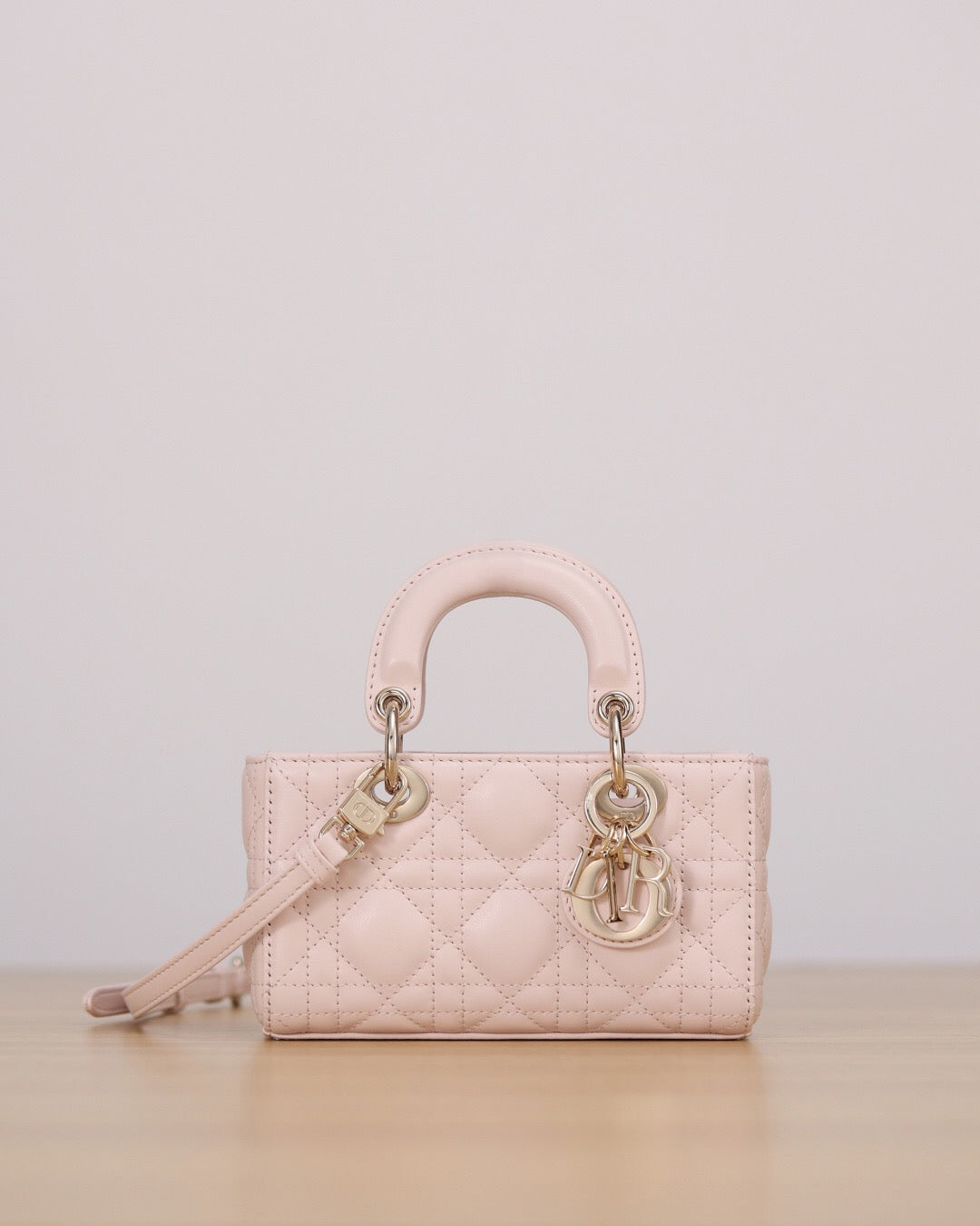 25FW NEW Pink Woven Leather Handbag