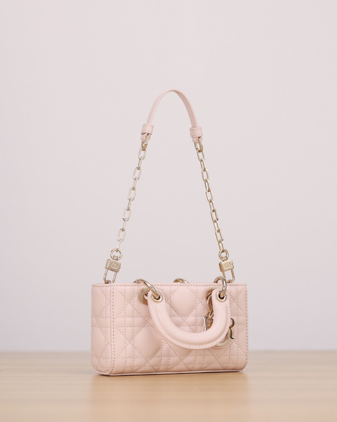 25FW NEW Pink Woven Leather Handbag