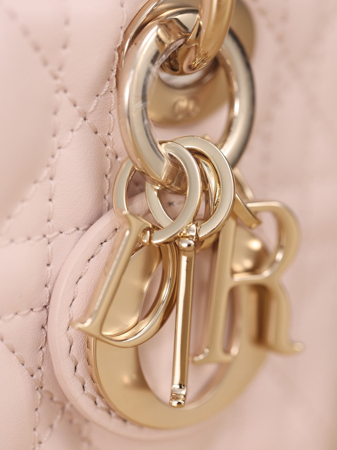 25FW NEW Pink Woven Leather Handbag