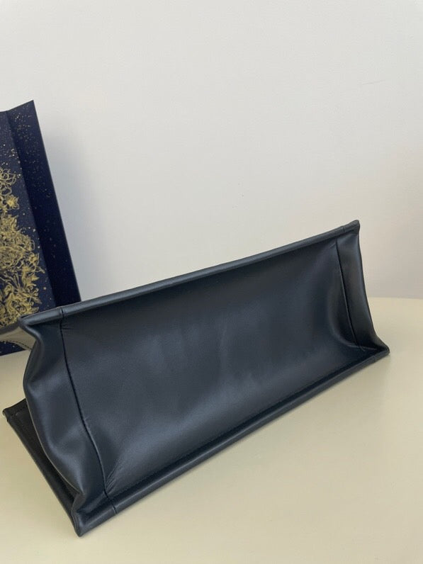 25FW NEW Classic Tote Bag