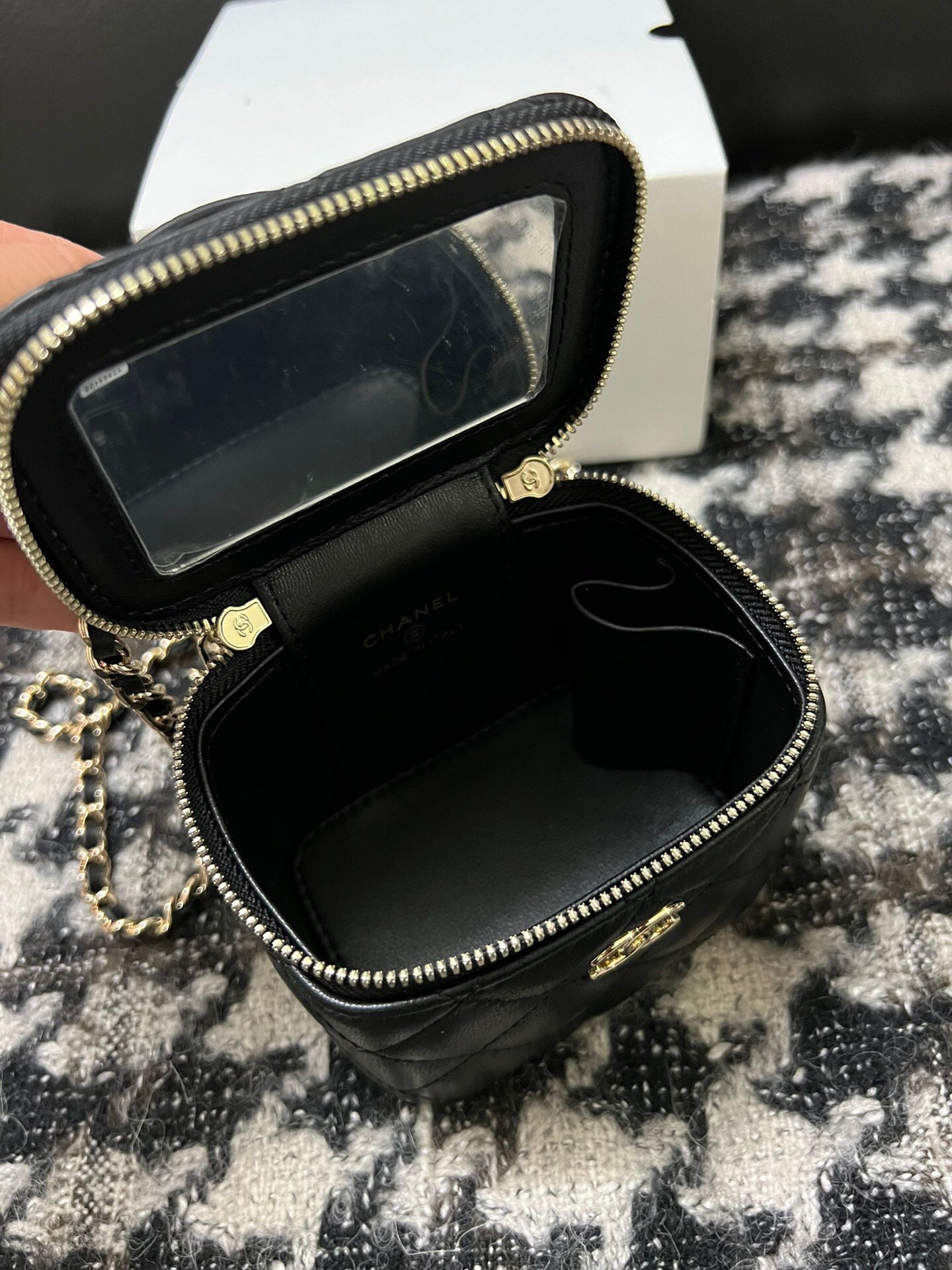 25FW NEW Exquisite Chain Shoulder Bag